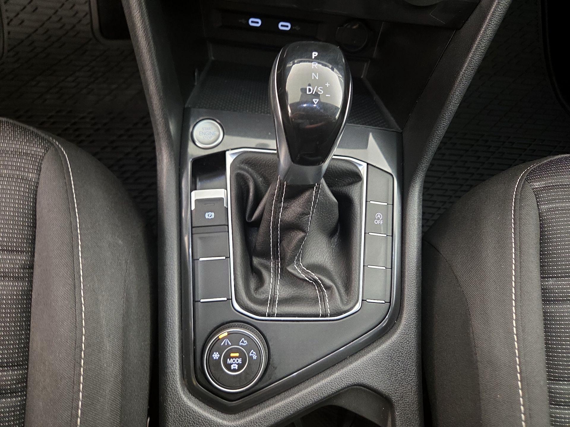 Thumbnail: 2022 Volkswagen Tiguan - 17