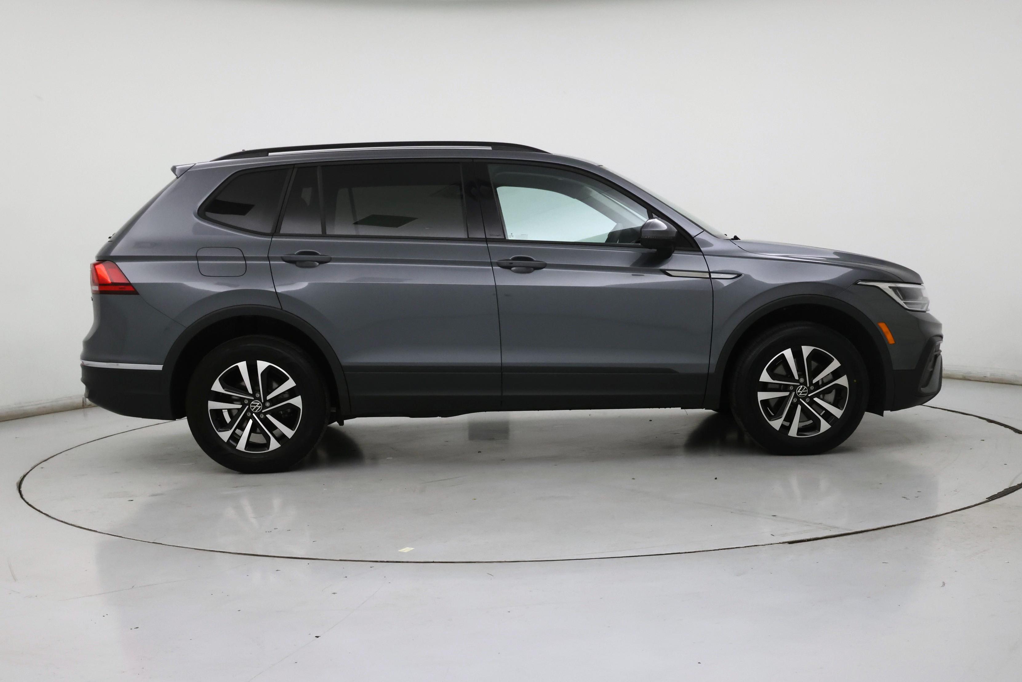 Thumbnail: 2022 Volkswagen Tiguan - 7