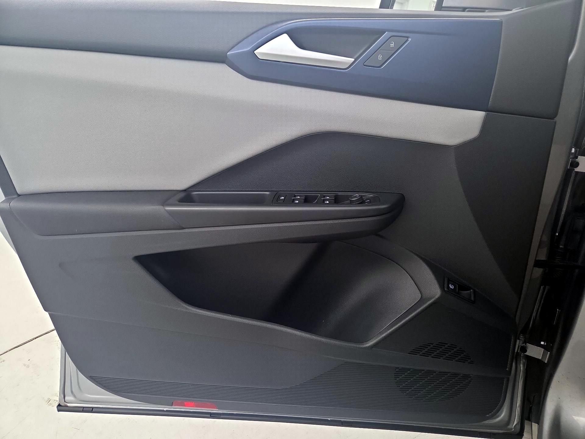 Thumbnail: 2022 Volkswagen Taos - 12