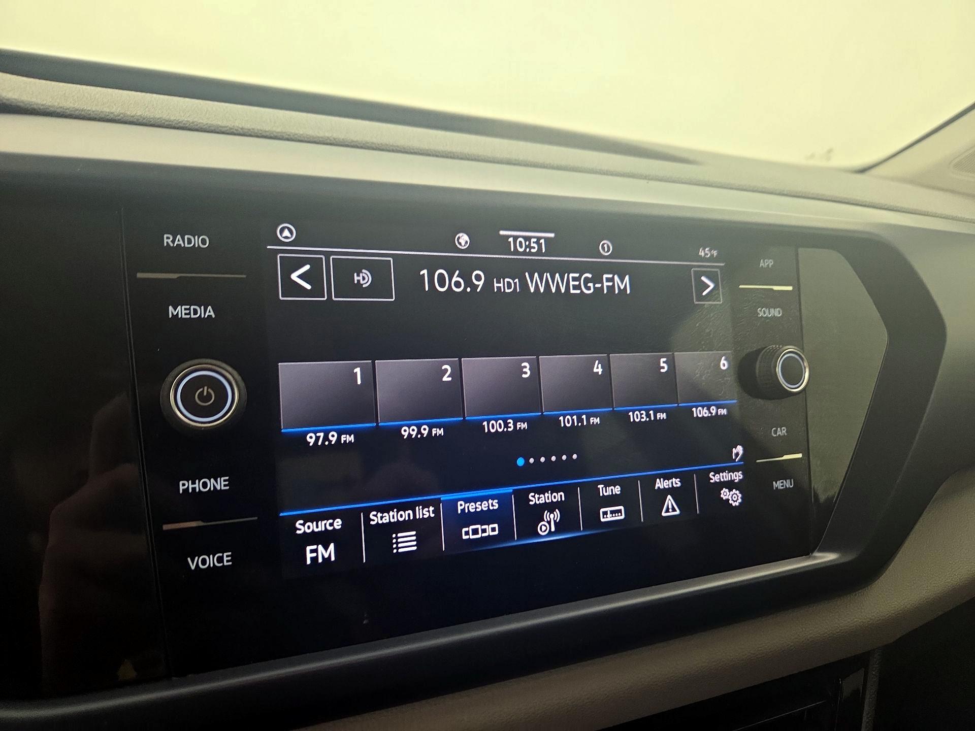 Thumbnail: 2022 Volkswagen Taos - 15