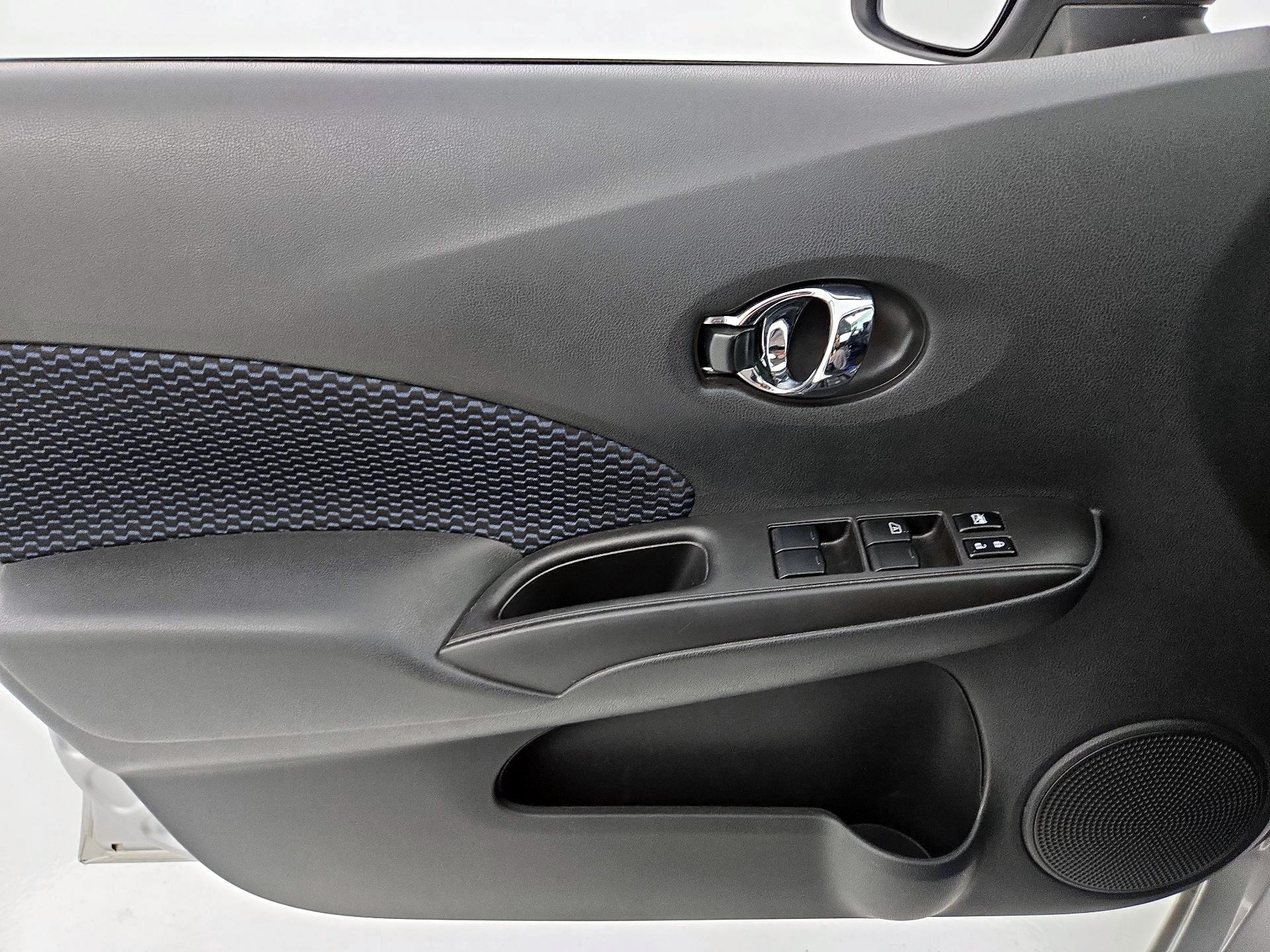 Thumbnail: 2017 Nissan Versa Note - 12