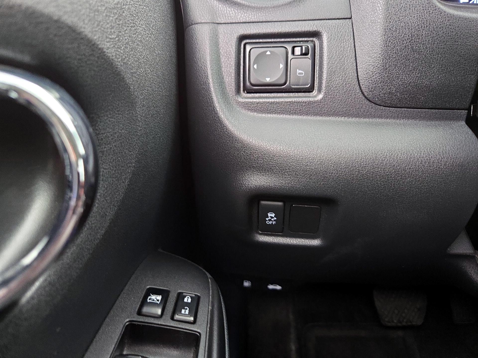 Thumbnail: 2017 Nissan Versa Note - 13