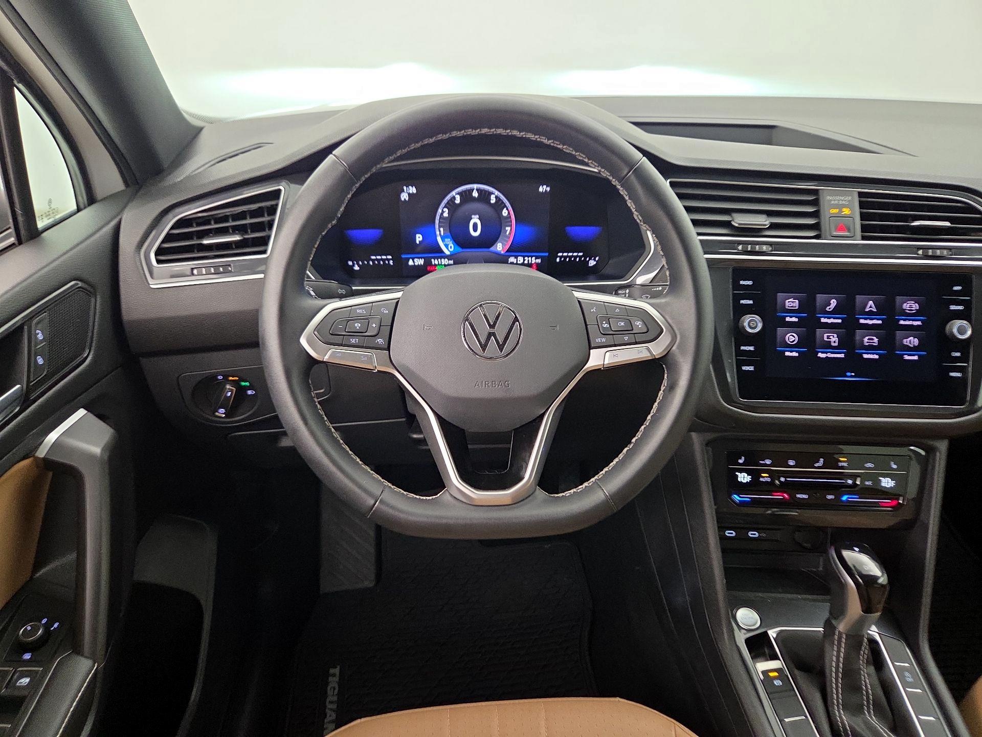 Thumbnail: 2023 Volkswagen Tiguan - 10