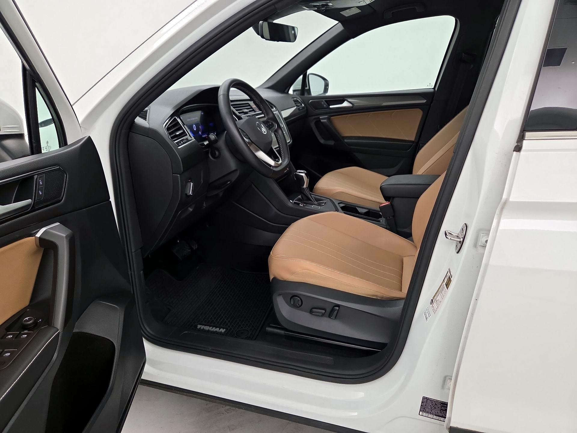 Thumbnail: 2023 Volkswagen Tiguan - 11