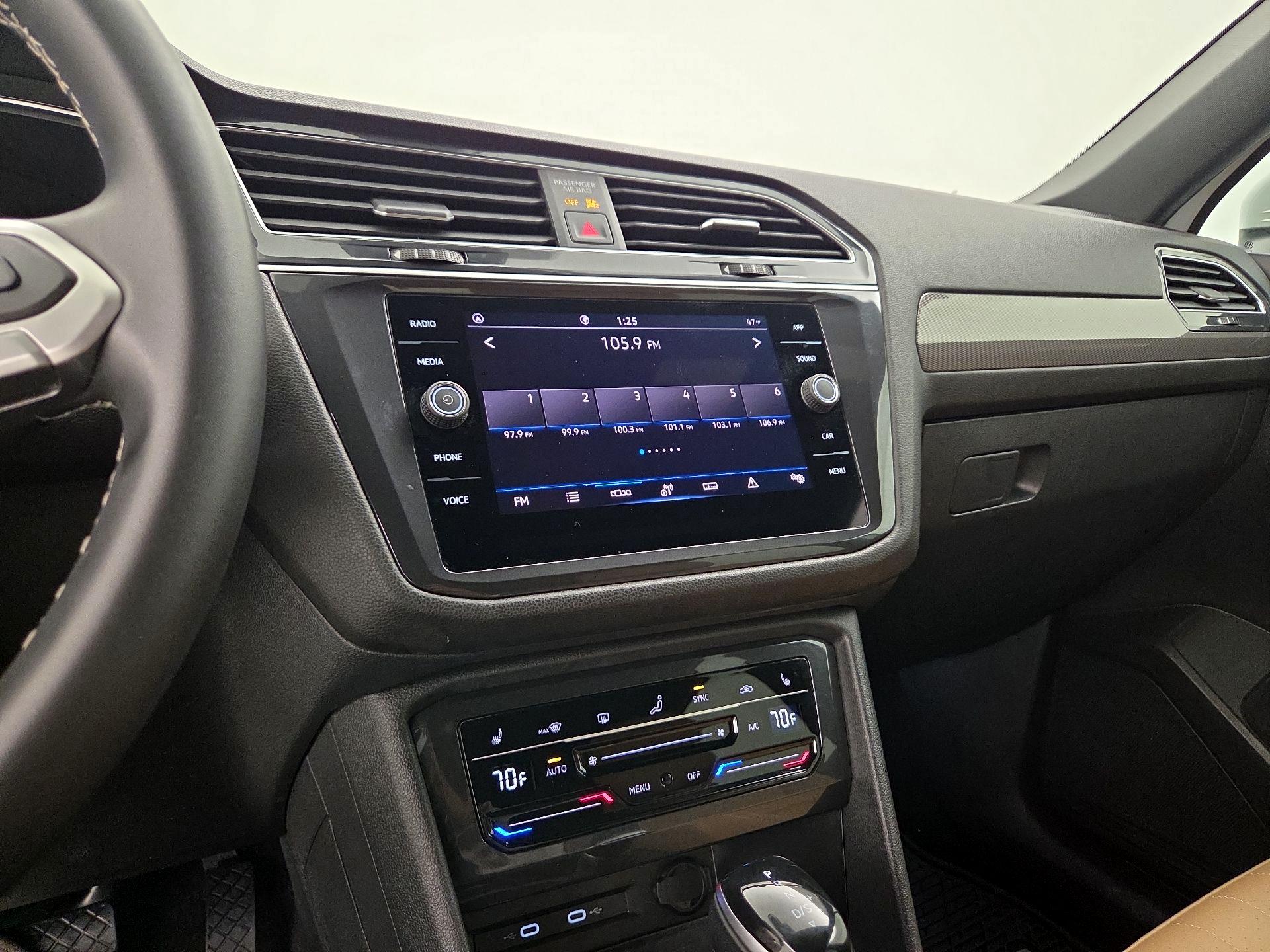 Thumbnail: 2023 Volkswagen Tiguan - 15