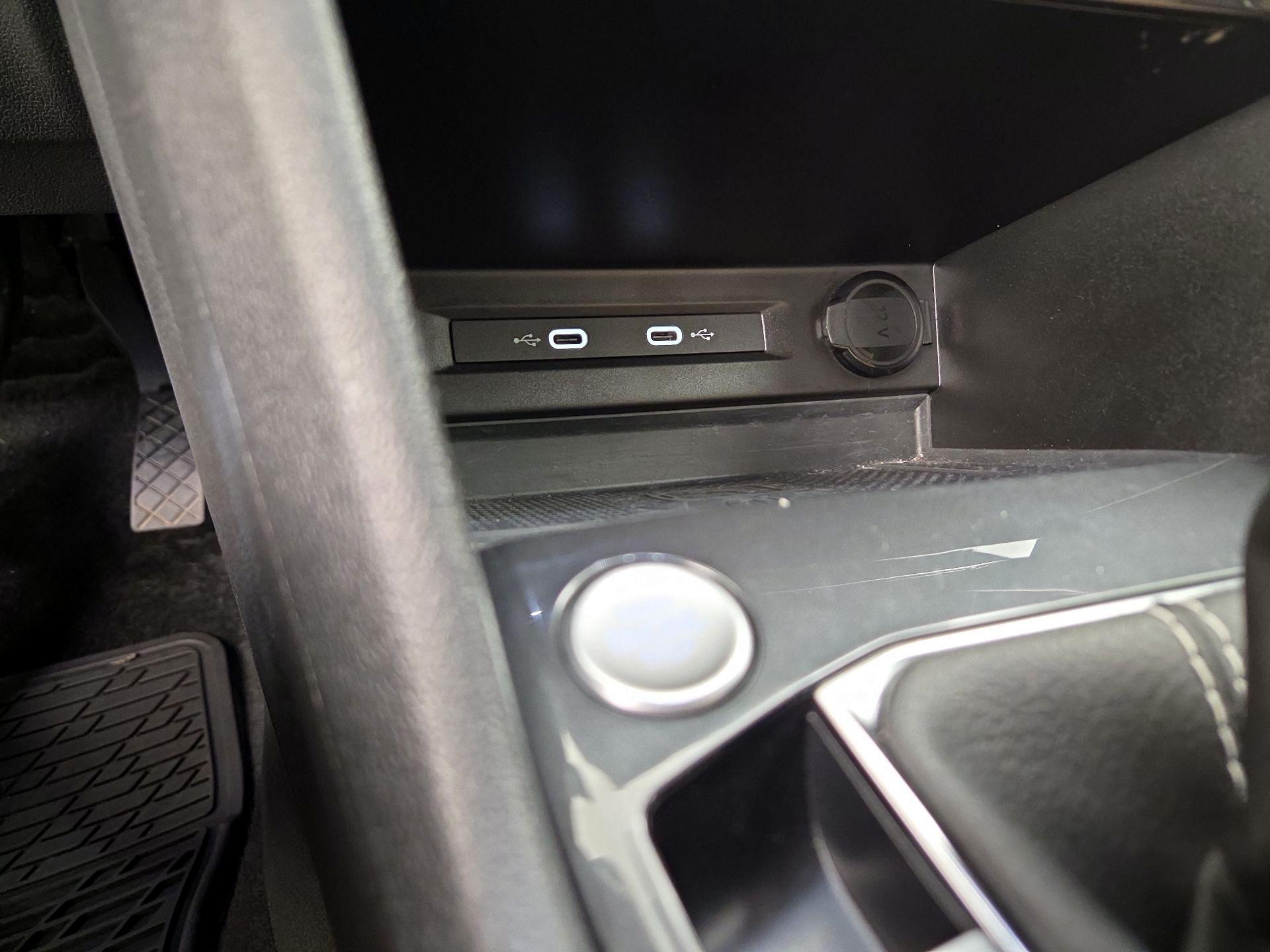 Thumbnail: 2023 Volkswagen Tiguan - 18