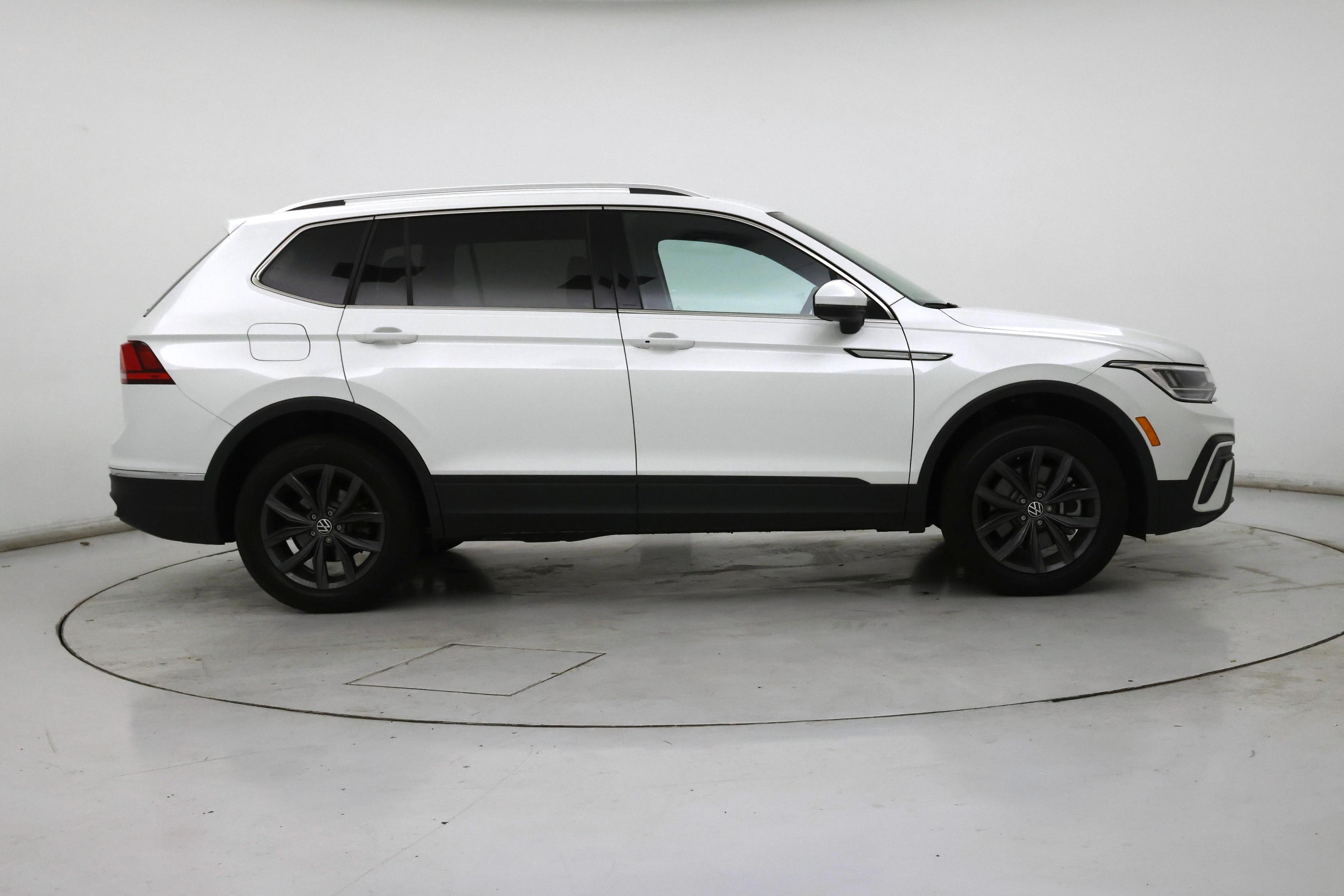 Thumbnail: 2023 Volkswagen Tiguan - 7