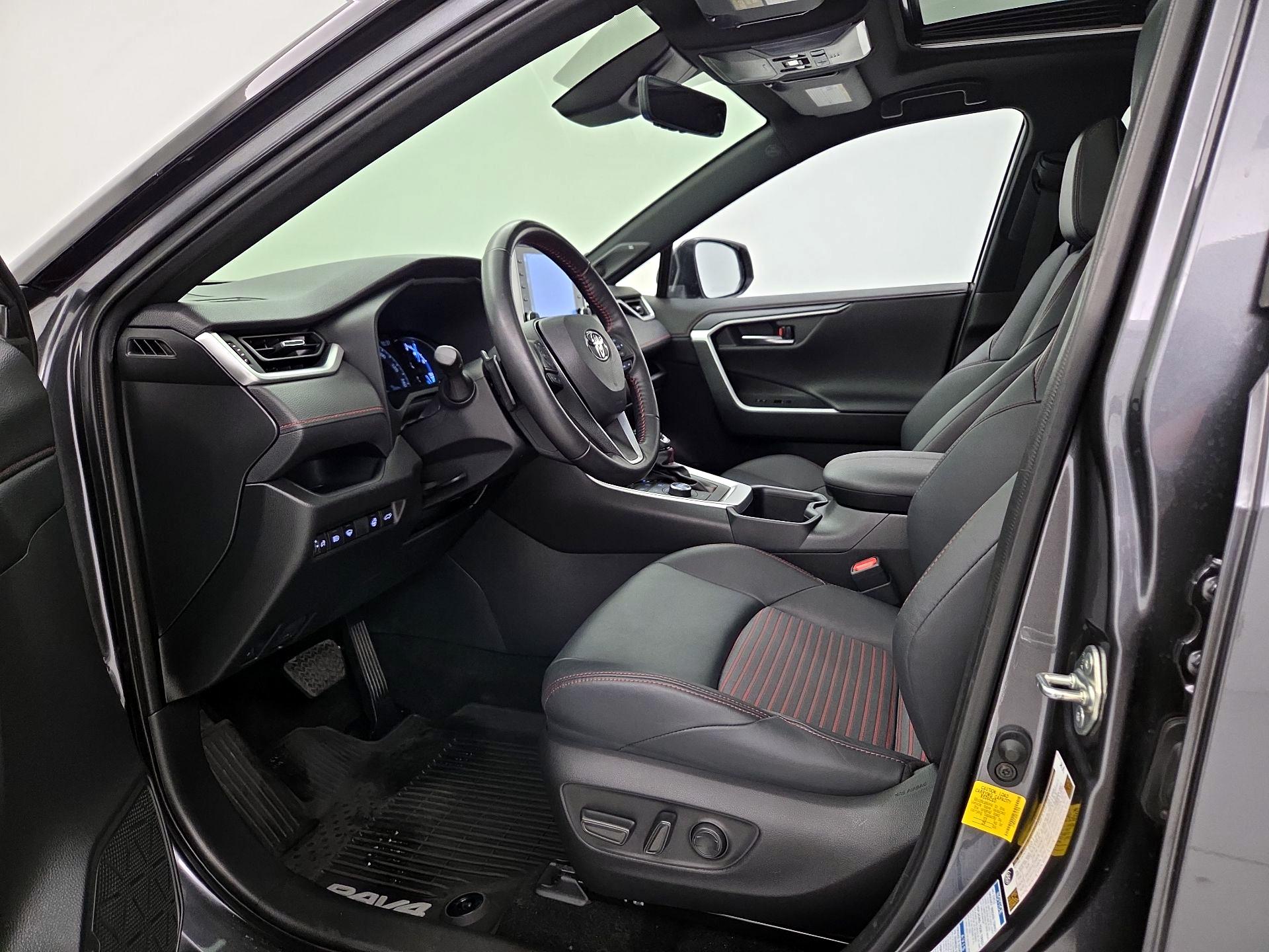 Thumbnail: 2022 Toyota RAV4 - 11