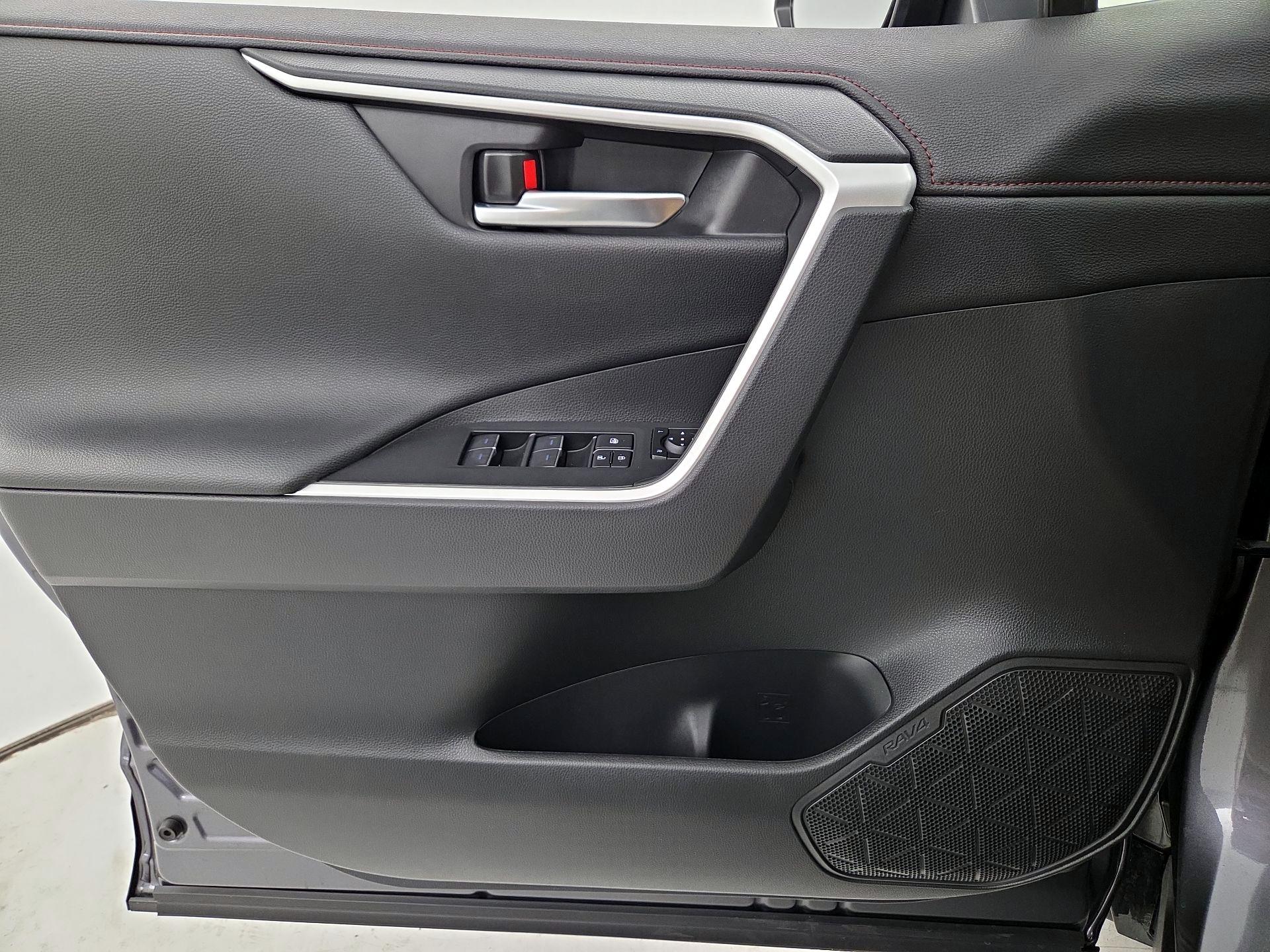 Thumbnail: 2022 Toyota RAV4 - 12