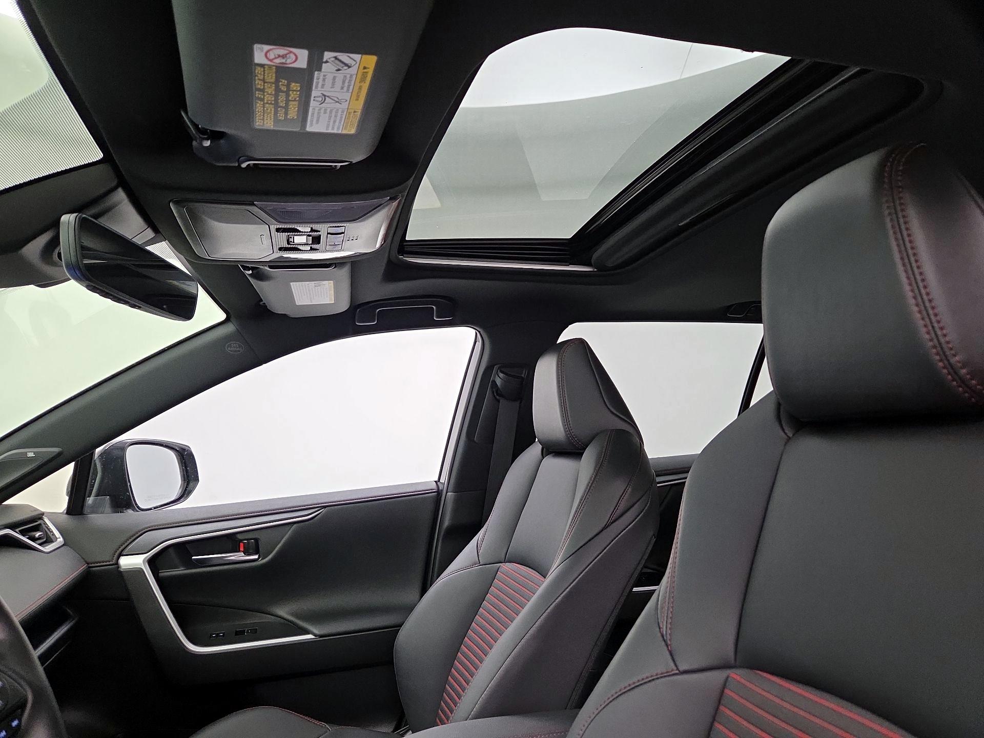 Thumbnail: 2022 Toyota RAV4 - 20