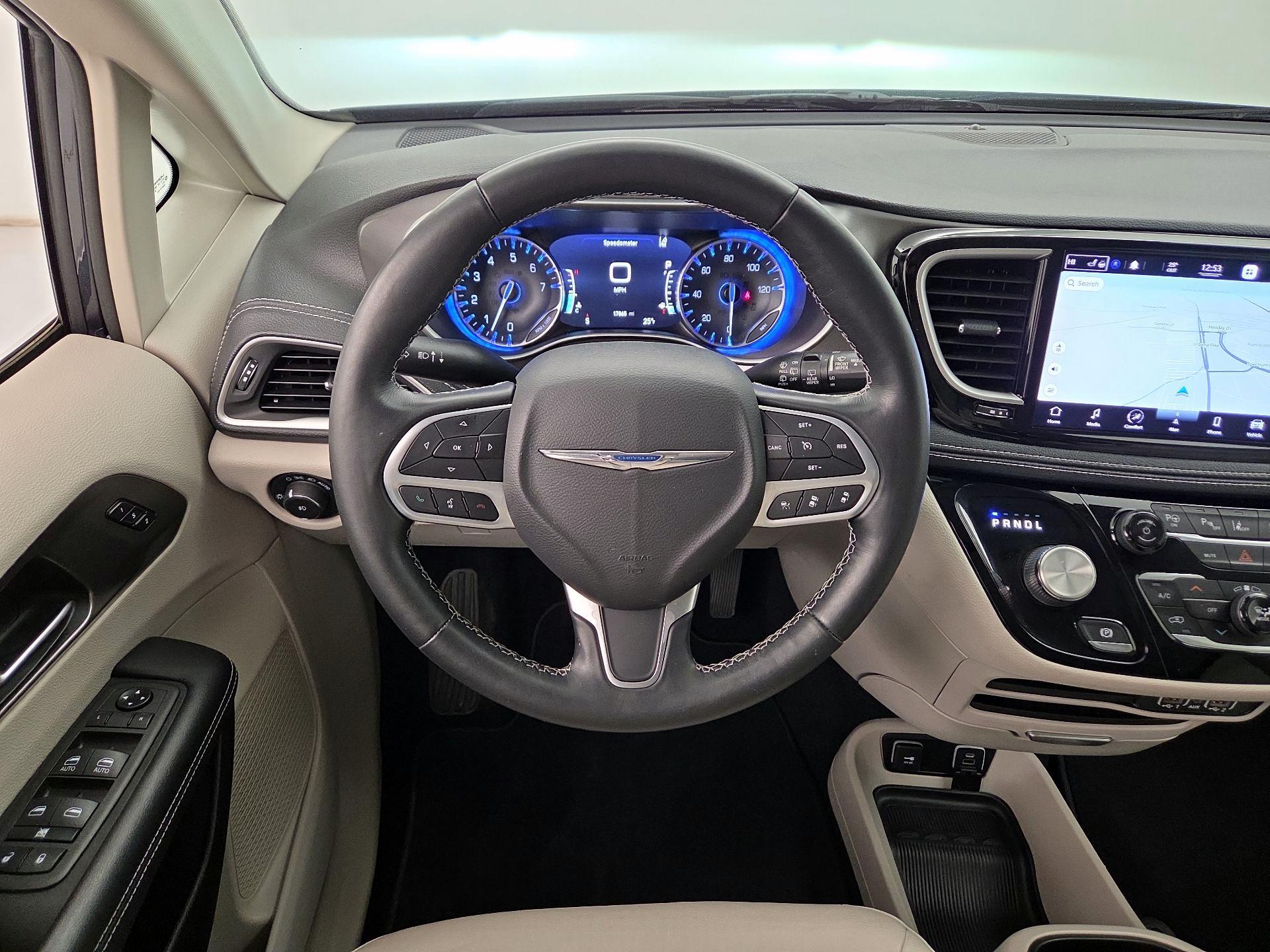 Thumbnail: 2021 Chrysler Pacifica - 10