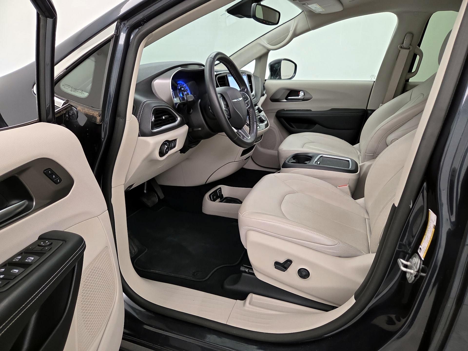 Thumbnail: 2021 Chrysler Pacifica - 11