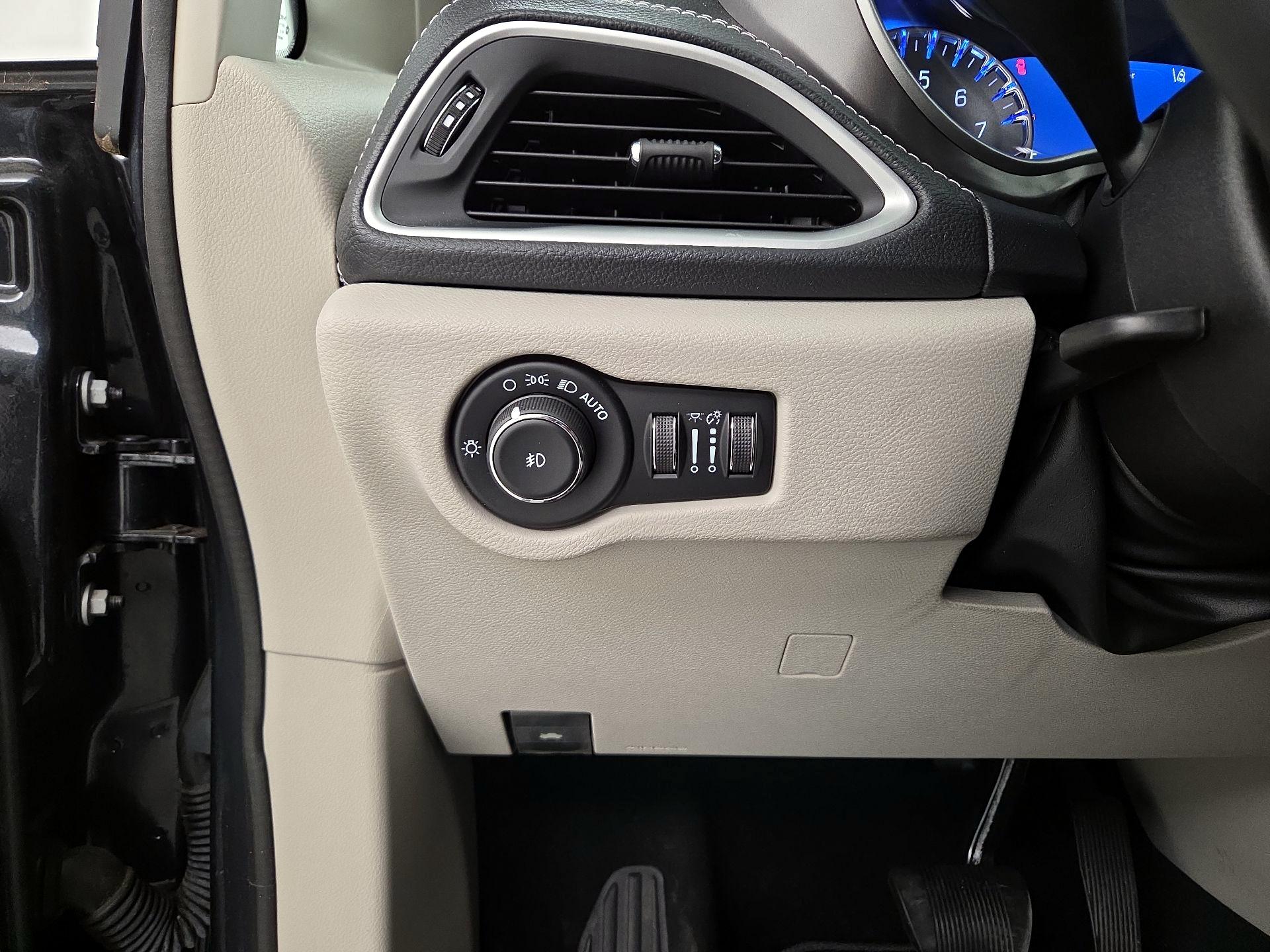 Thumbnail: 2021 Chrysler Pacifica - 13