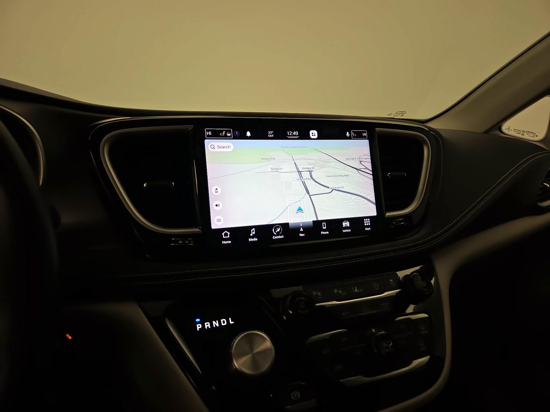 Thumbnail: 2021 Chrysler Pacifica - 14