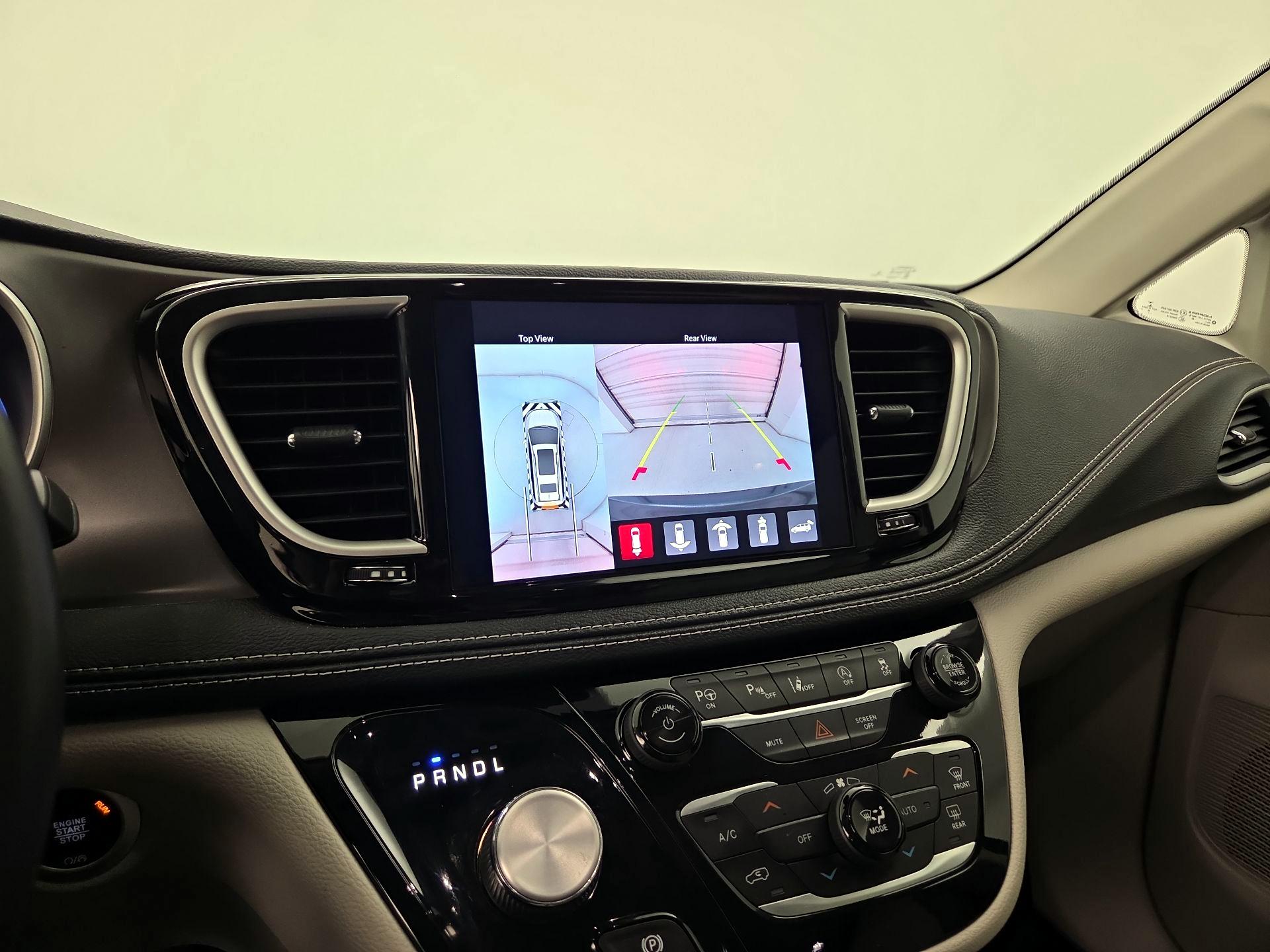 Thumbnail: 2021 Chrysler Pacifica - 15