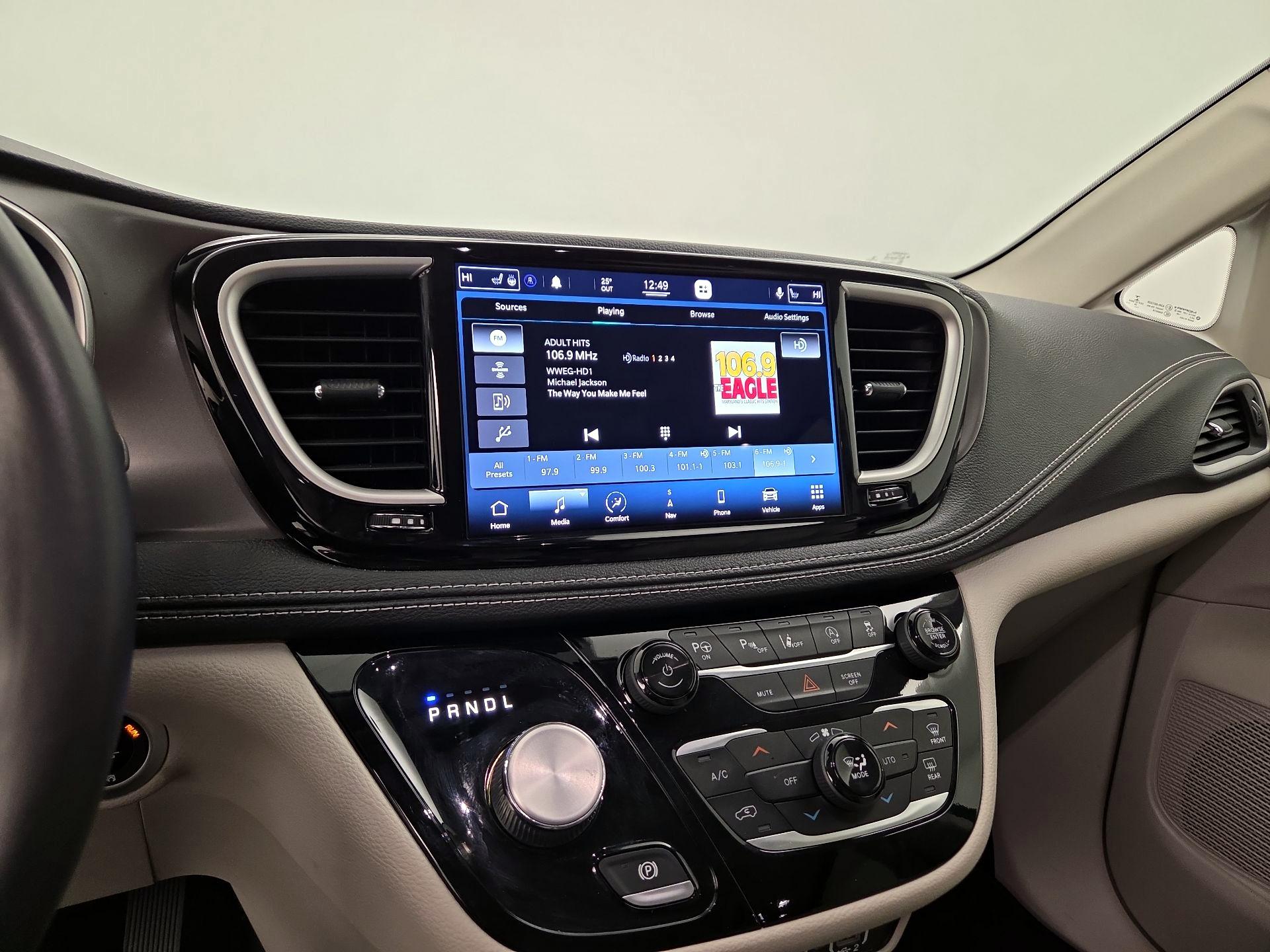 Thumbnail: 2021 Chrysler Pacifica - 16