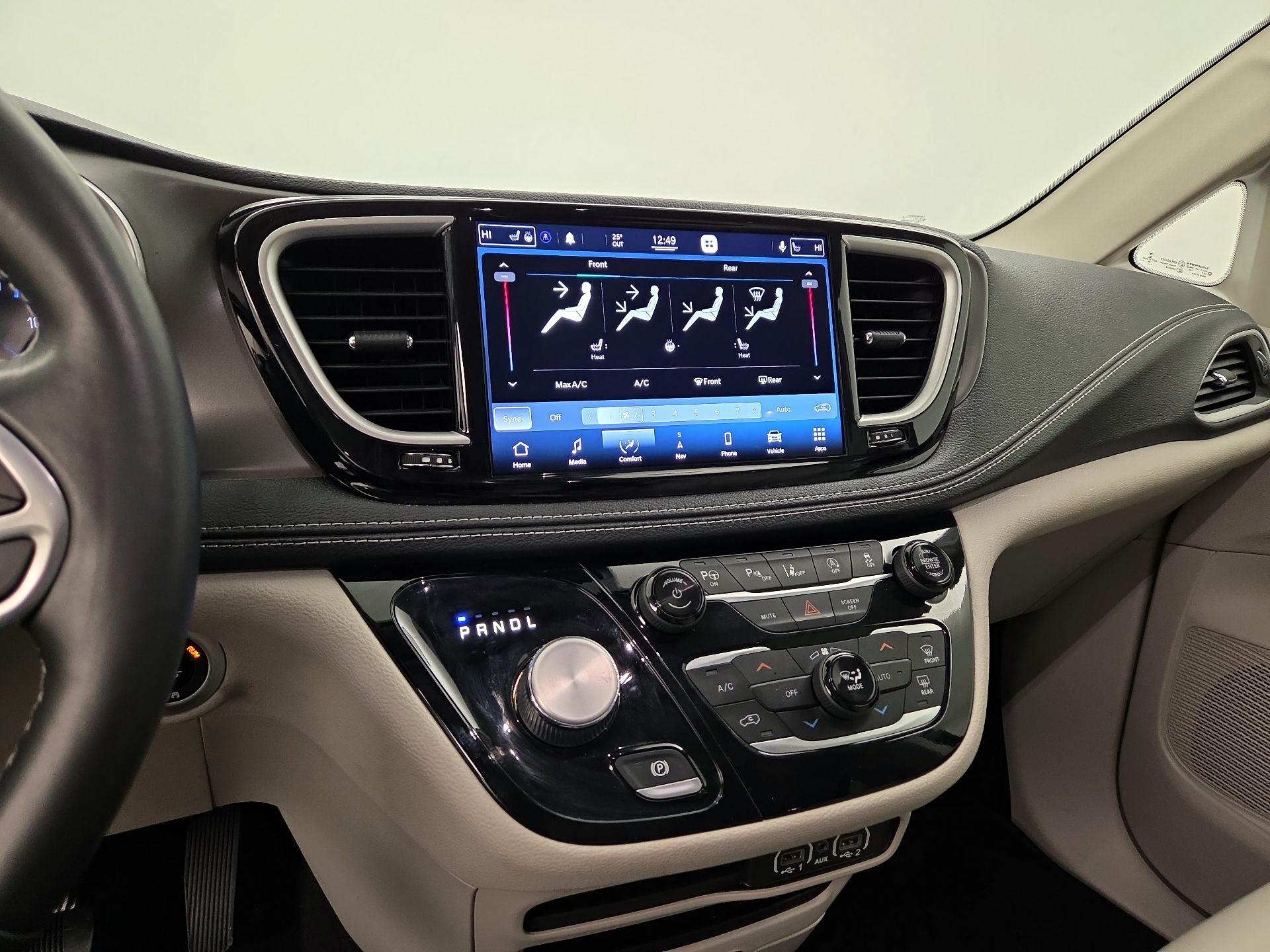 Thumbnail: 2021 Chrysler Pacifica - 17