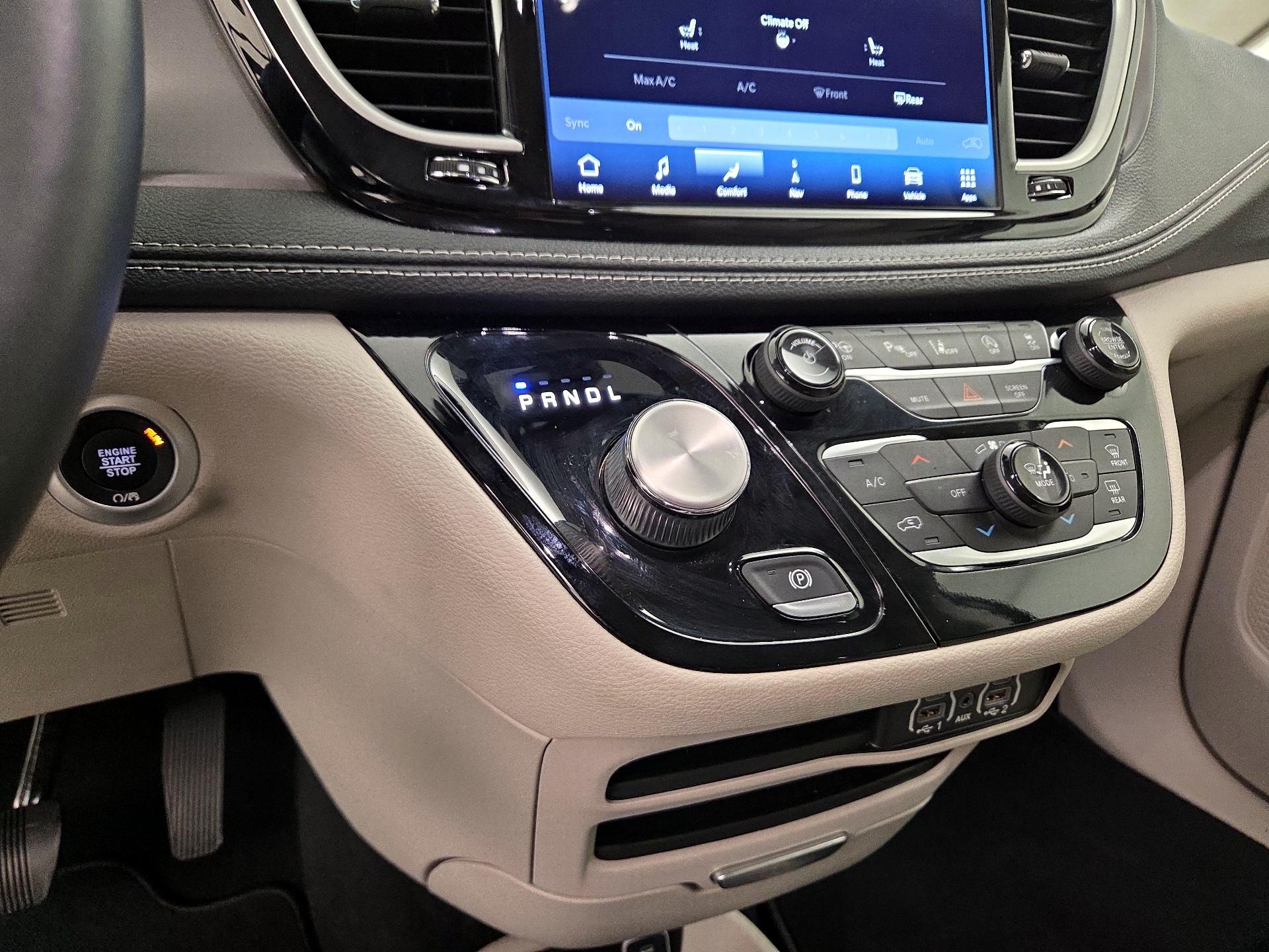 Thumbnail: 2021 Chrysler Pacifica - 18