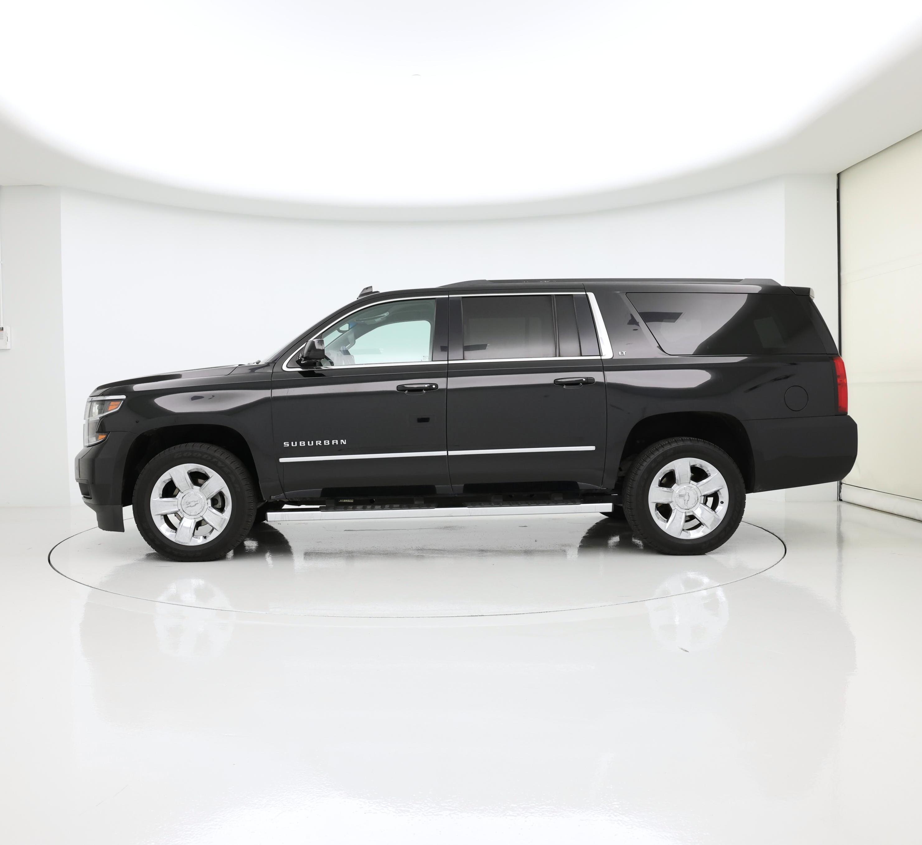 Thumbnail: 2019 Chevrolet Suburban - 3
