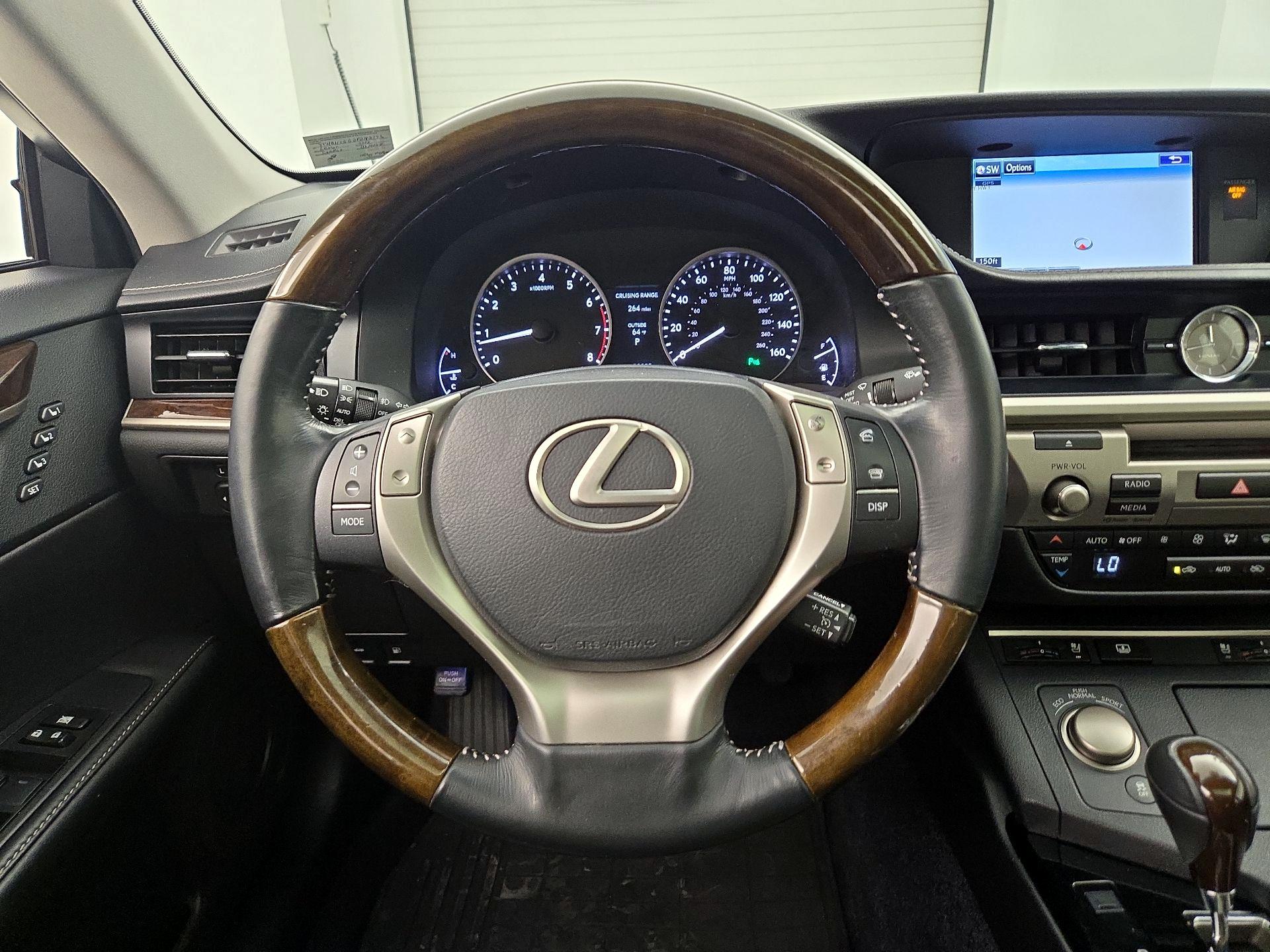 Thumbnail: 2015 Lexus ES - 10
