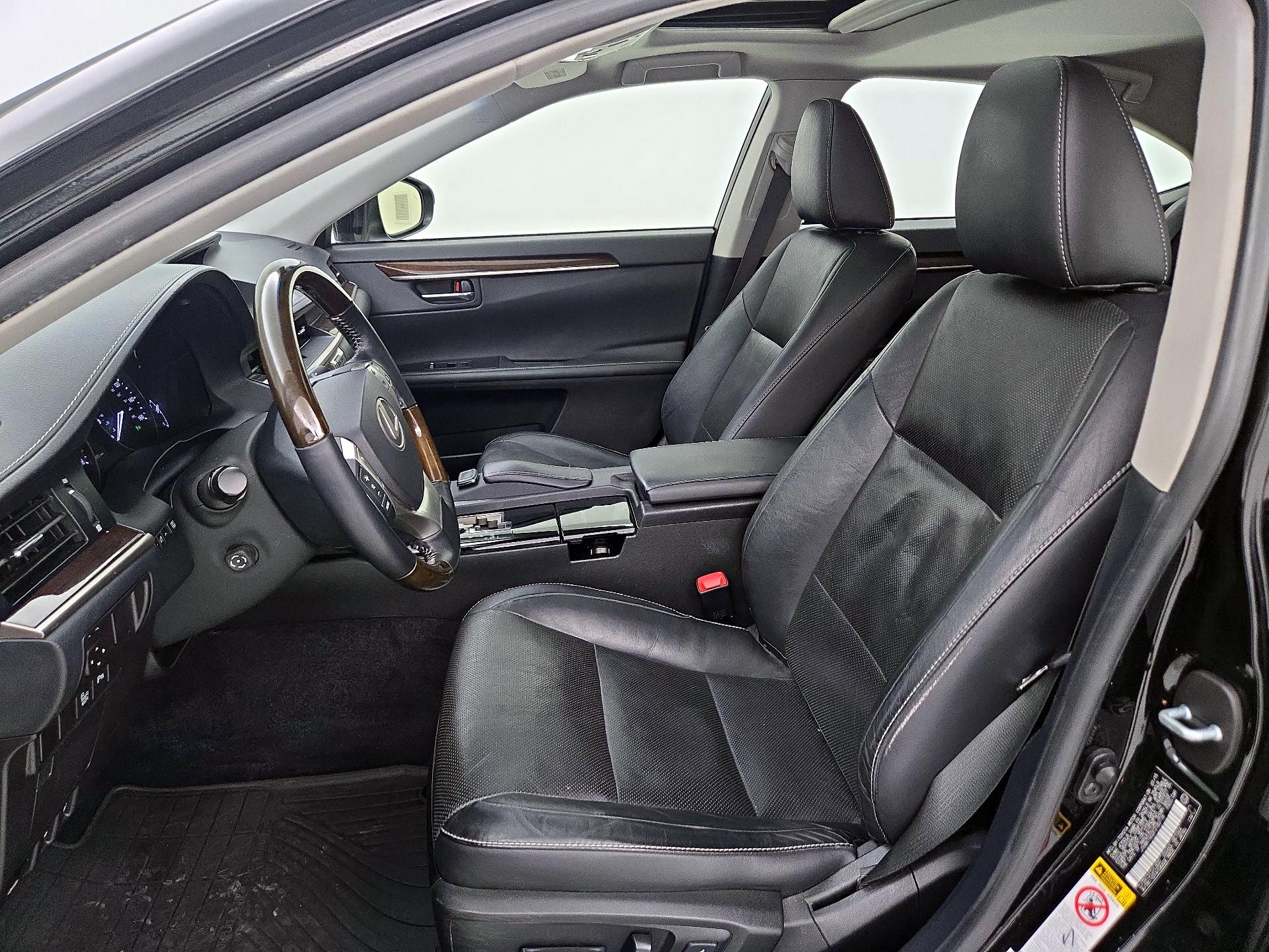 Thumbnail: 2015 Lexus ES - 11