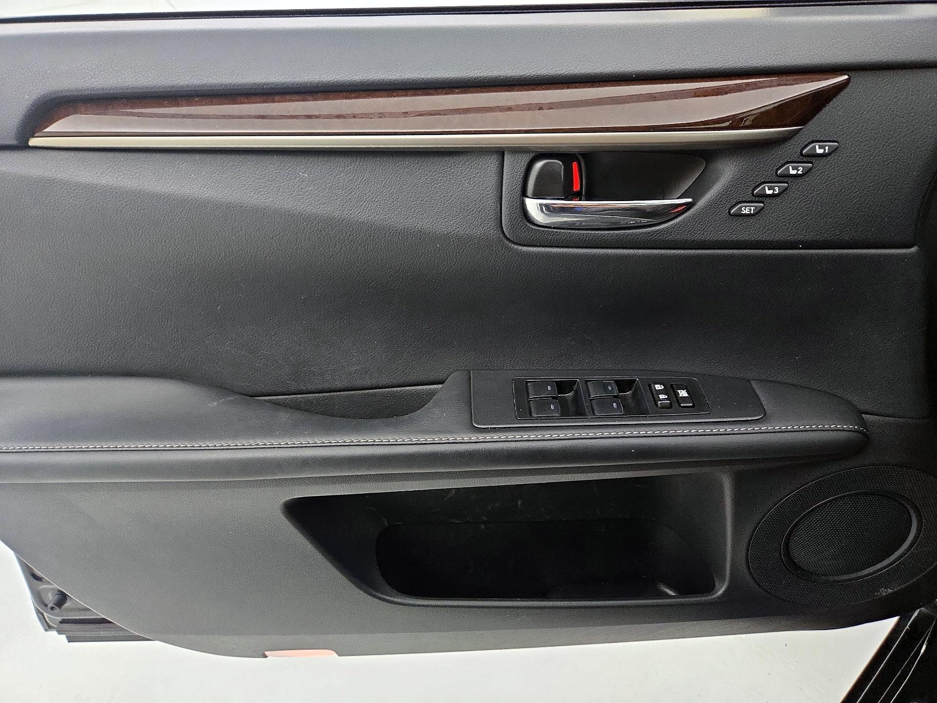 Thumbnail: 2015 Lexus ES - 12