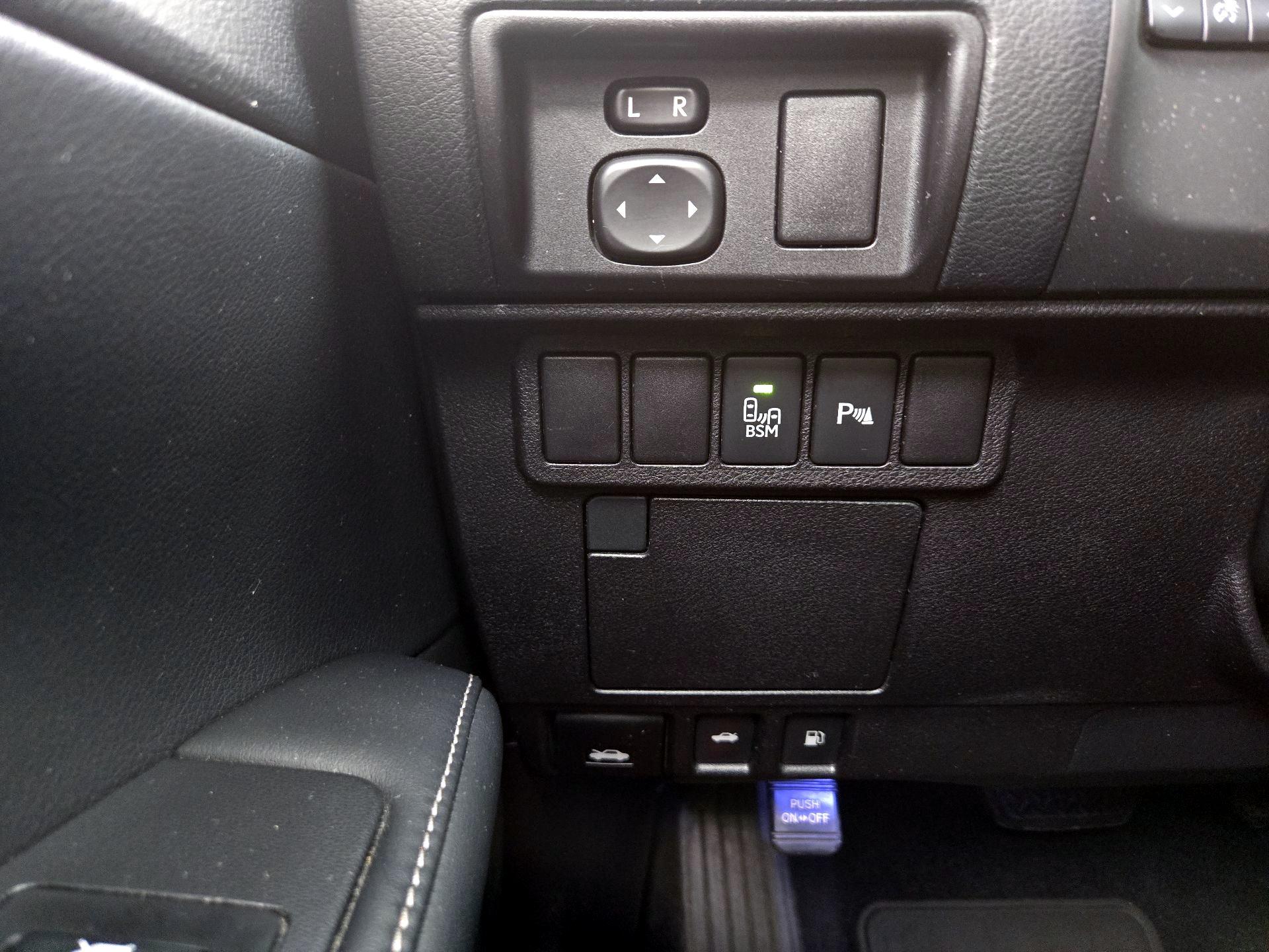 Thumbnail: 2015 Lexus ES - 13