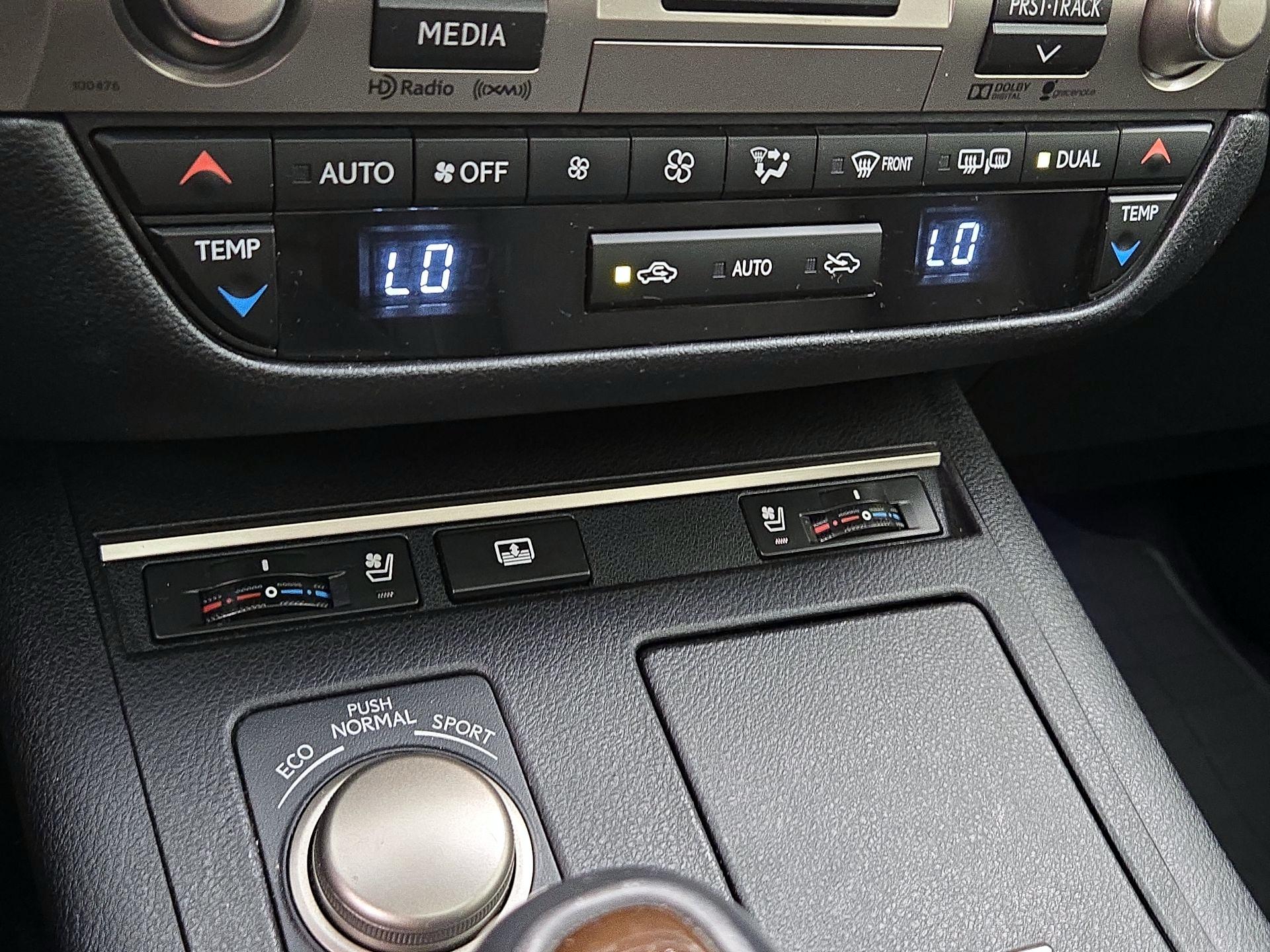 Thumbnail: 2015 Lexus ES - 17