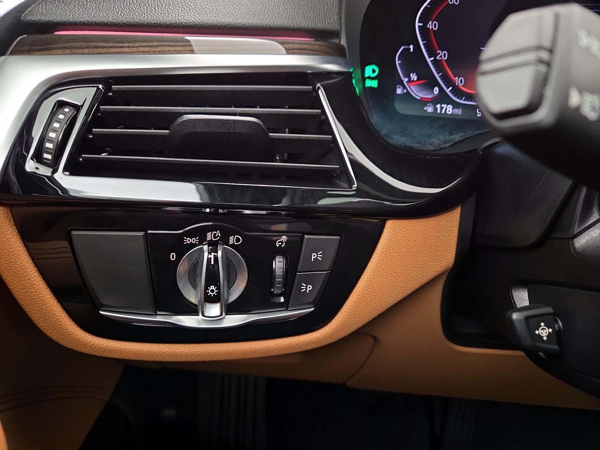 Thumbnail: 2021 BMW 5 Series - 13