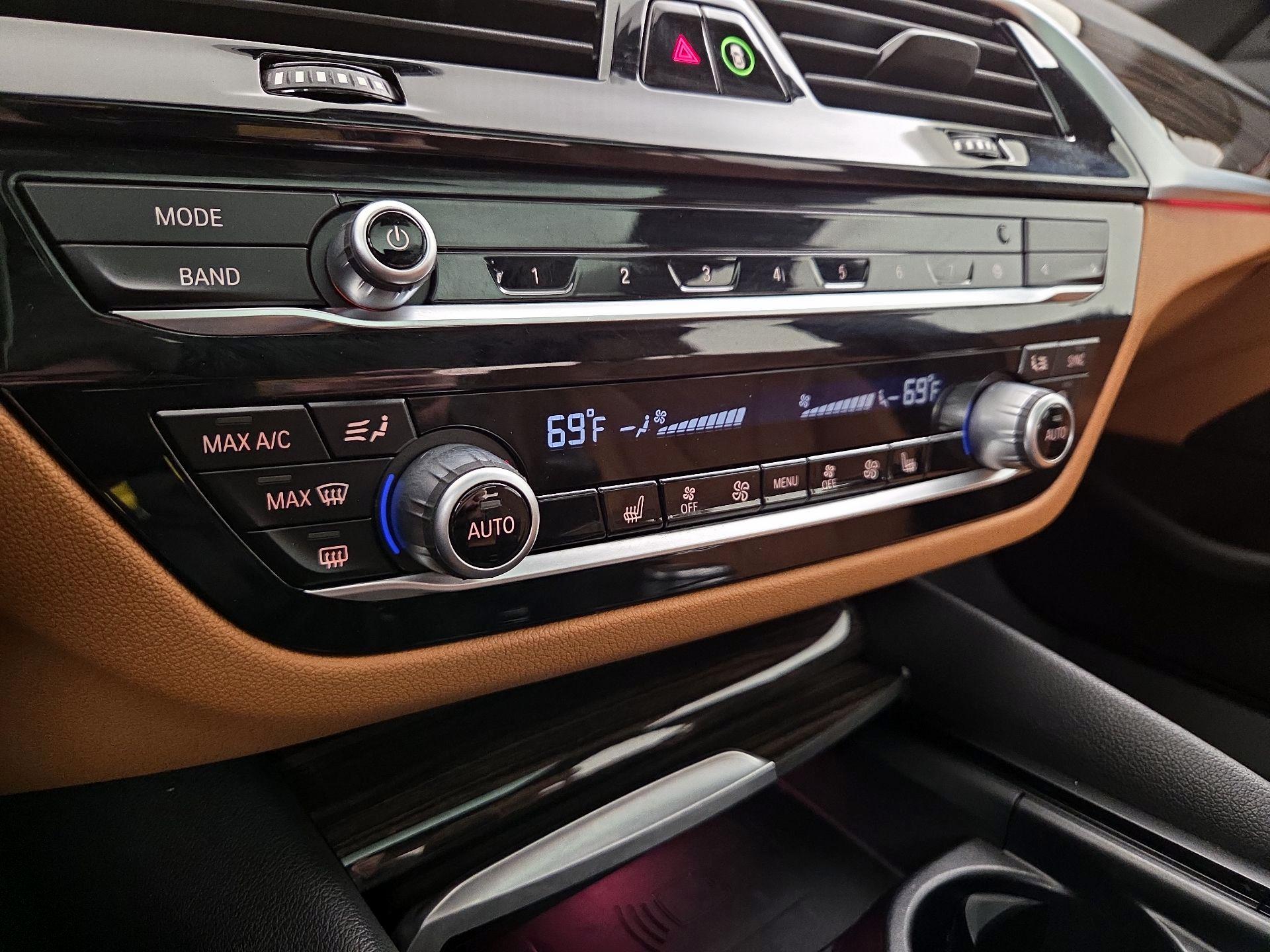 Thumbnail: 2021 BMW 5 Series - 17