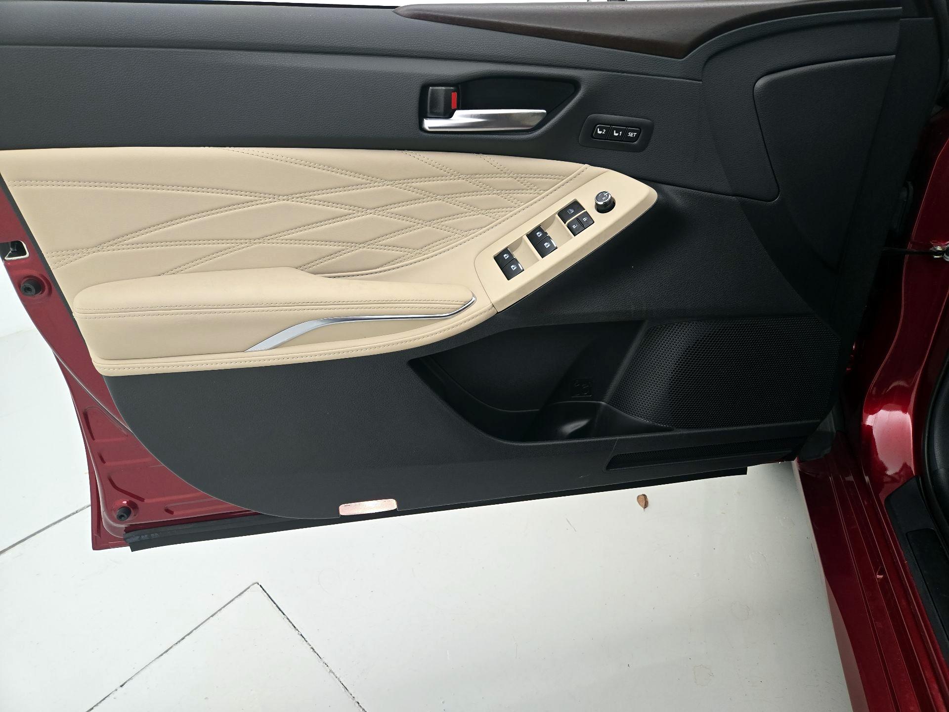 Thumbnail: 2019 Toyota Avalon - 12