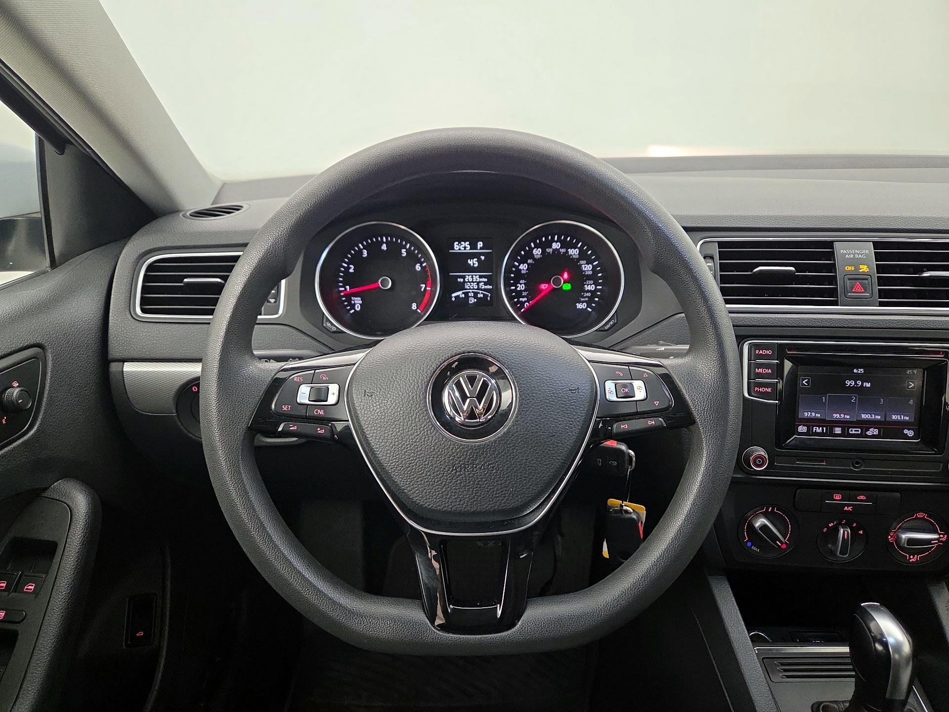 Thumbnail: 2017 Volkswagen Jetta - 10