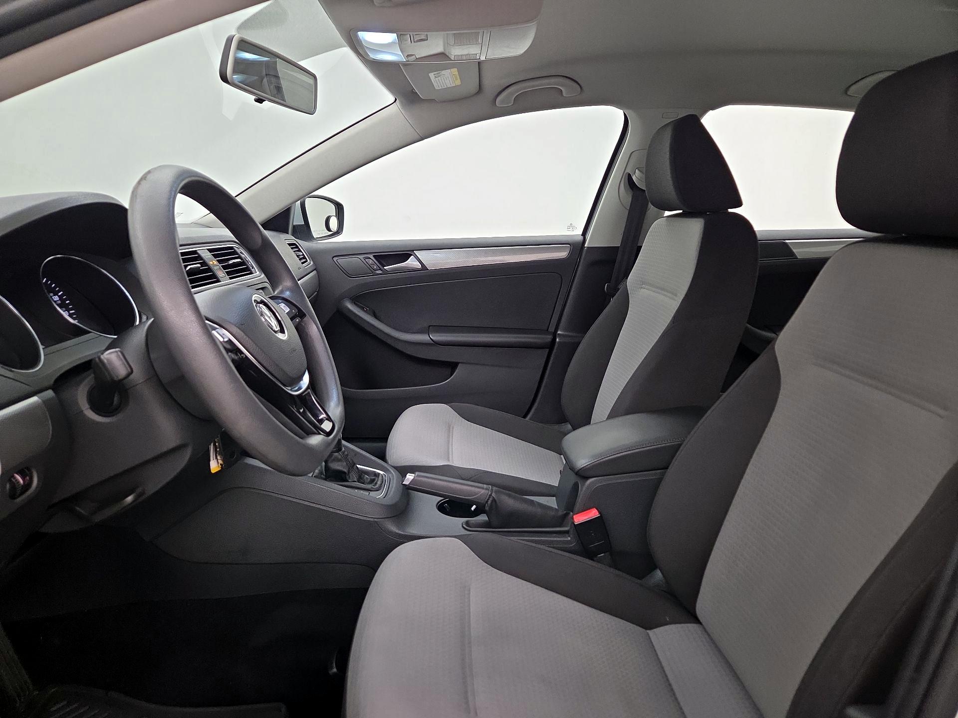 Thumbnail: 2017 Volkswagen Jetta - 11