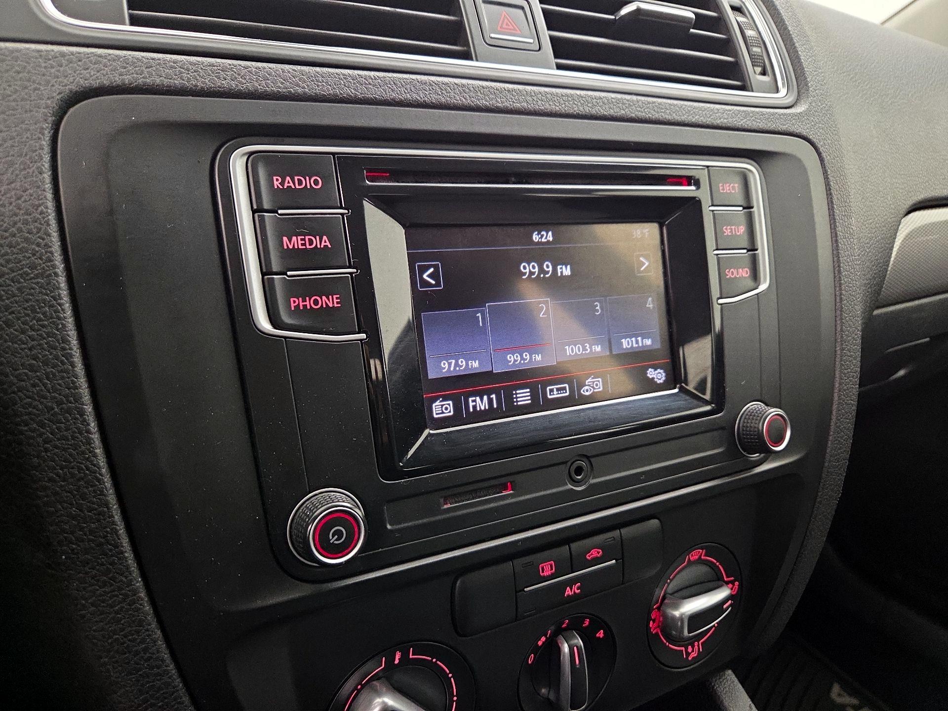 Thumbnail: 2017 Volkswagen Jetta - 15