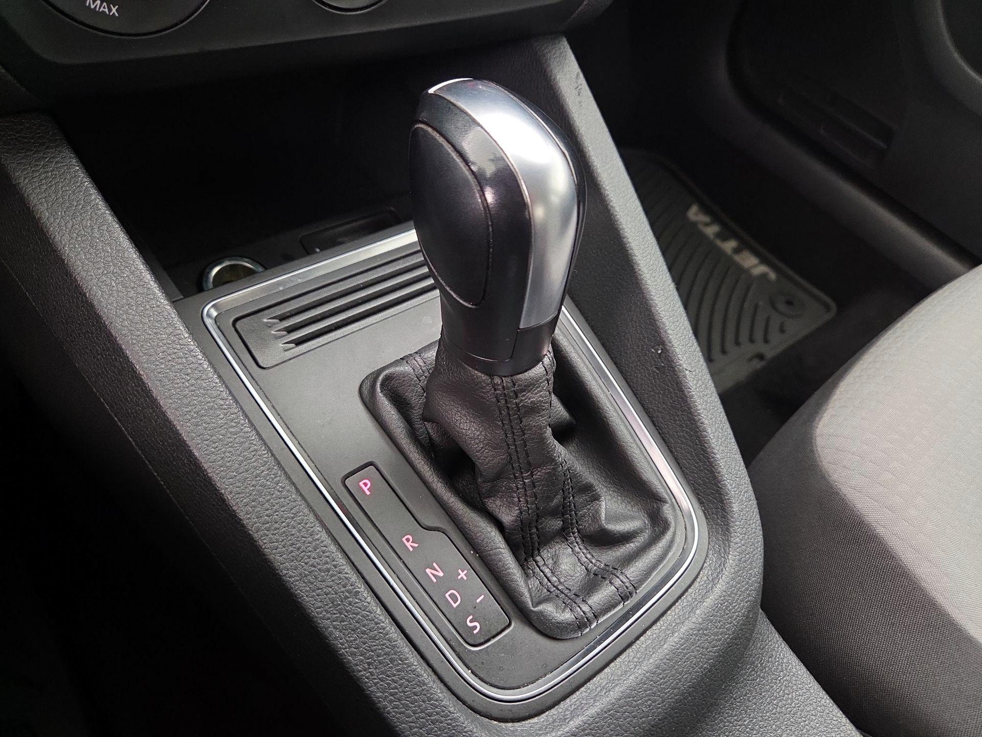 Thumbnail: 2017 Volkswagen Jetta - 17