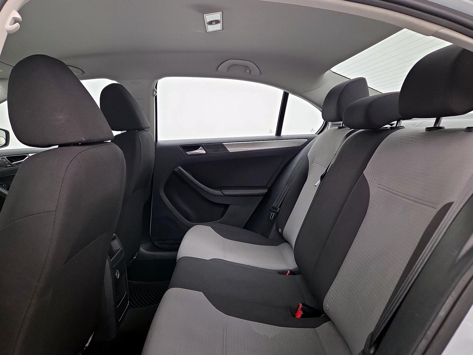 Thumbnail: 2017 Volkswagen Jetta - 19