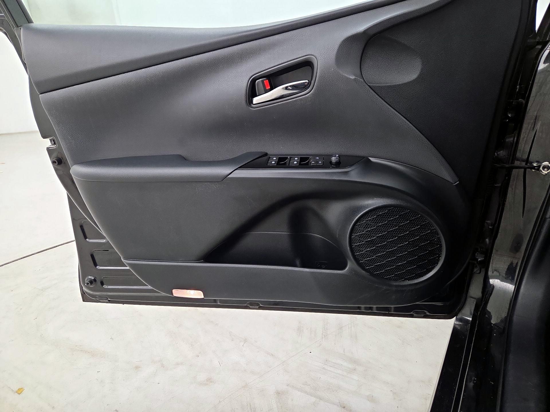 Thumbnail: 2017 Toyota Prius - 12