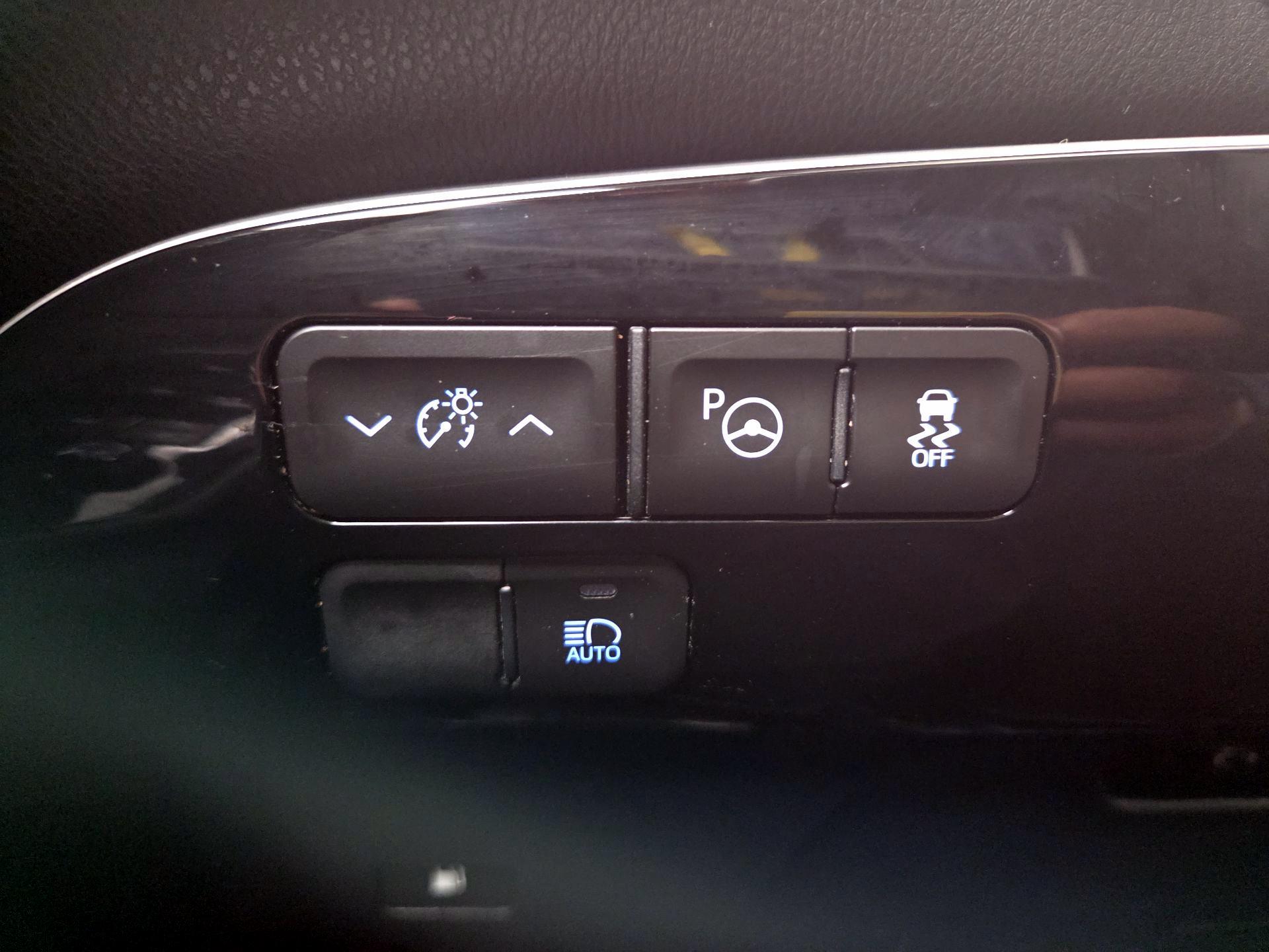 Thumbnail: 2017 Toyota Prius - 13