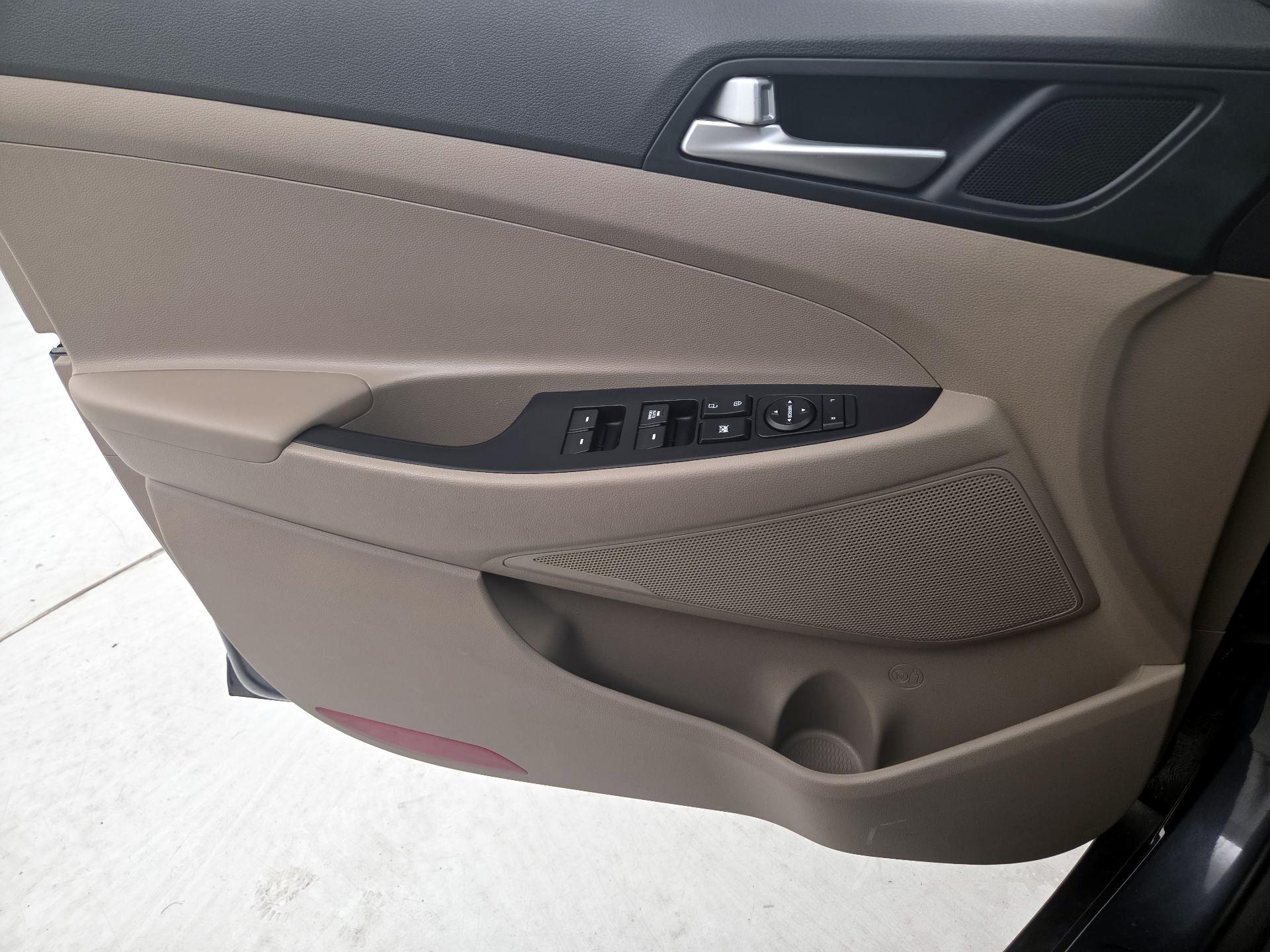 Thumbnail: 2021 Hyundai Tucson - 12