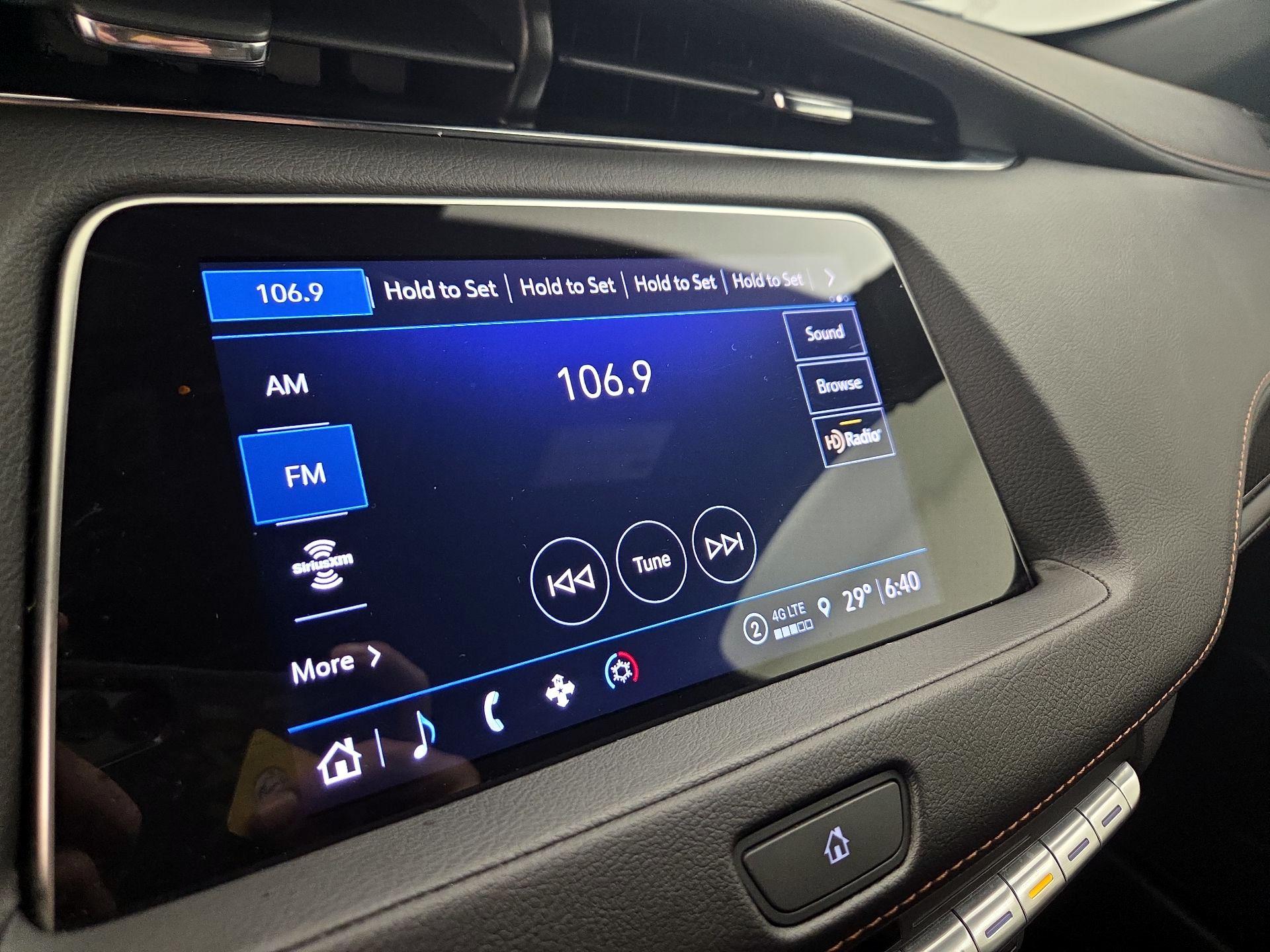 Thumbnail: 2023 Cadillac XT4 - 15