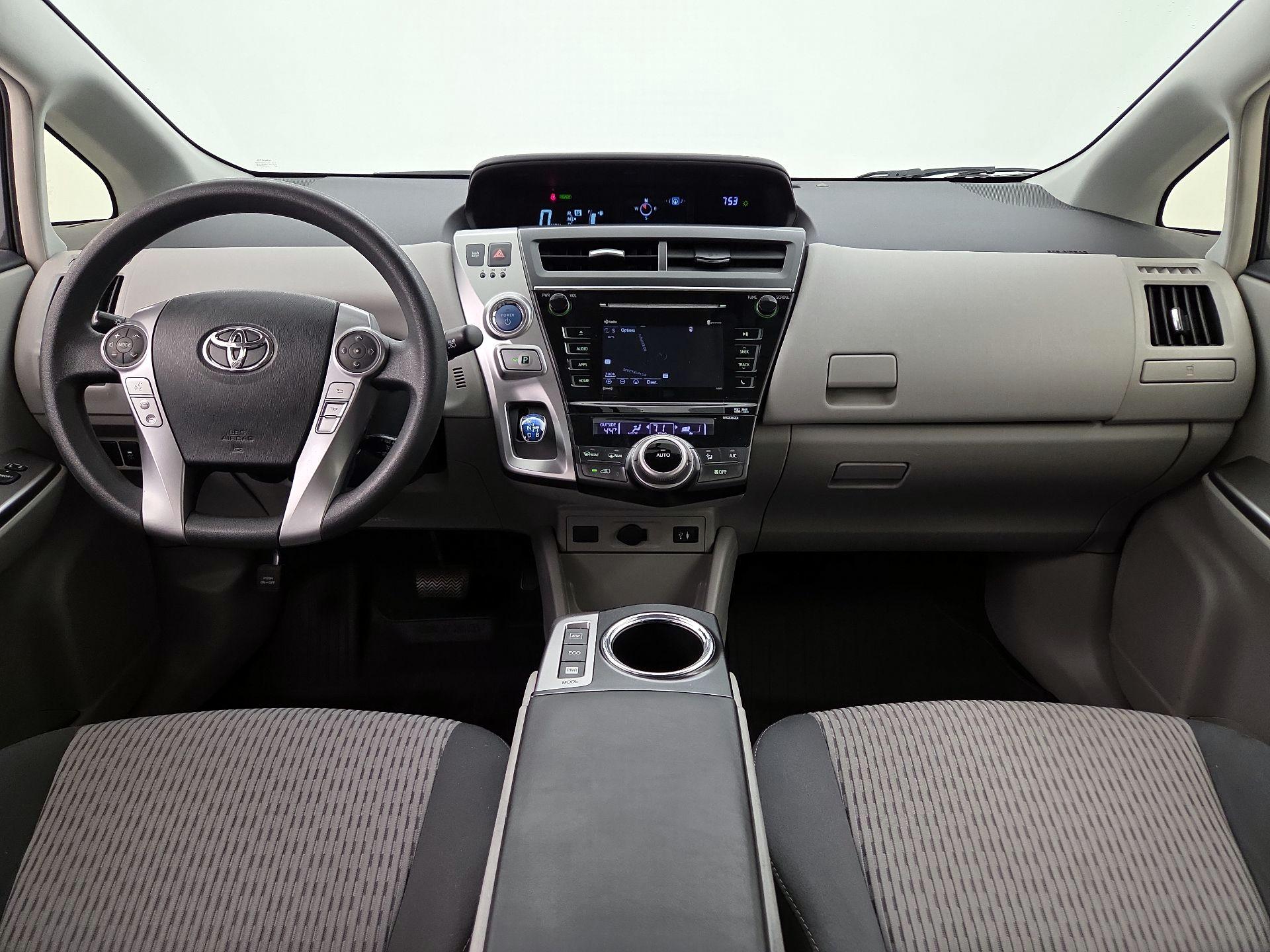 Thumbnail: 2016 Toyota Prius v - 9