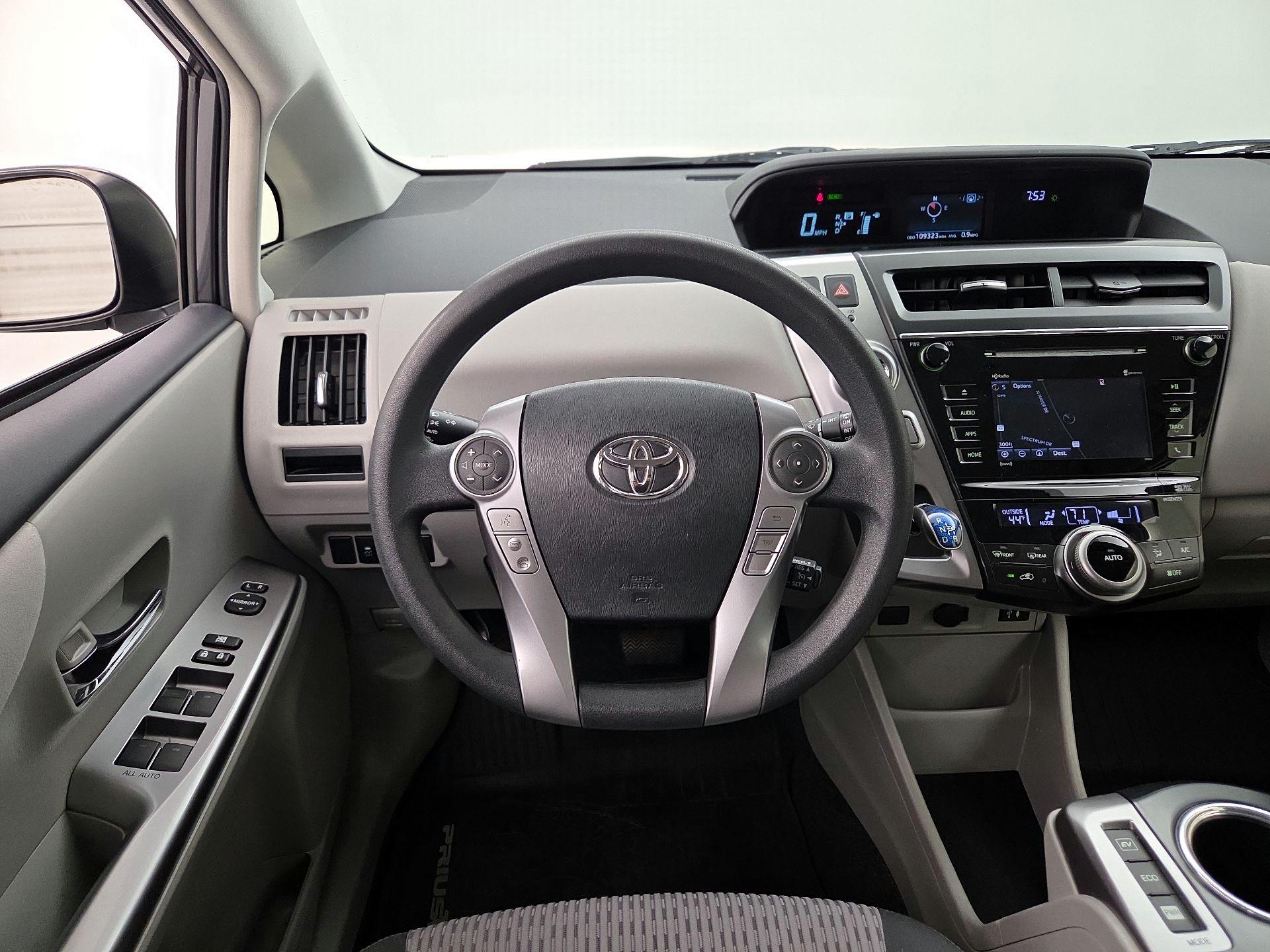 Thumbnail: 2016 Toyota Prius v - 10