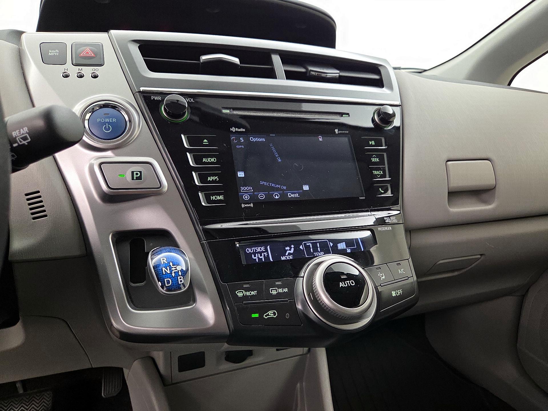 Thumbnail: 2016 Toyota Prius v - 14