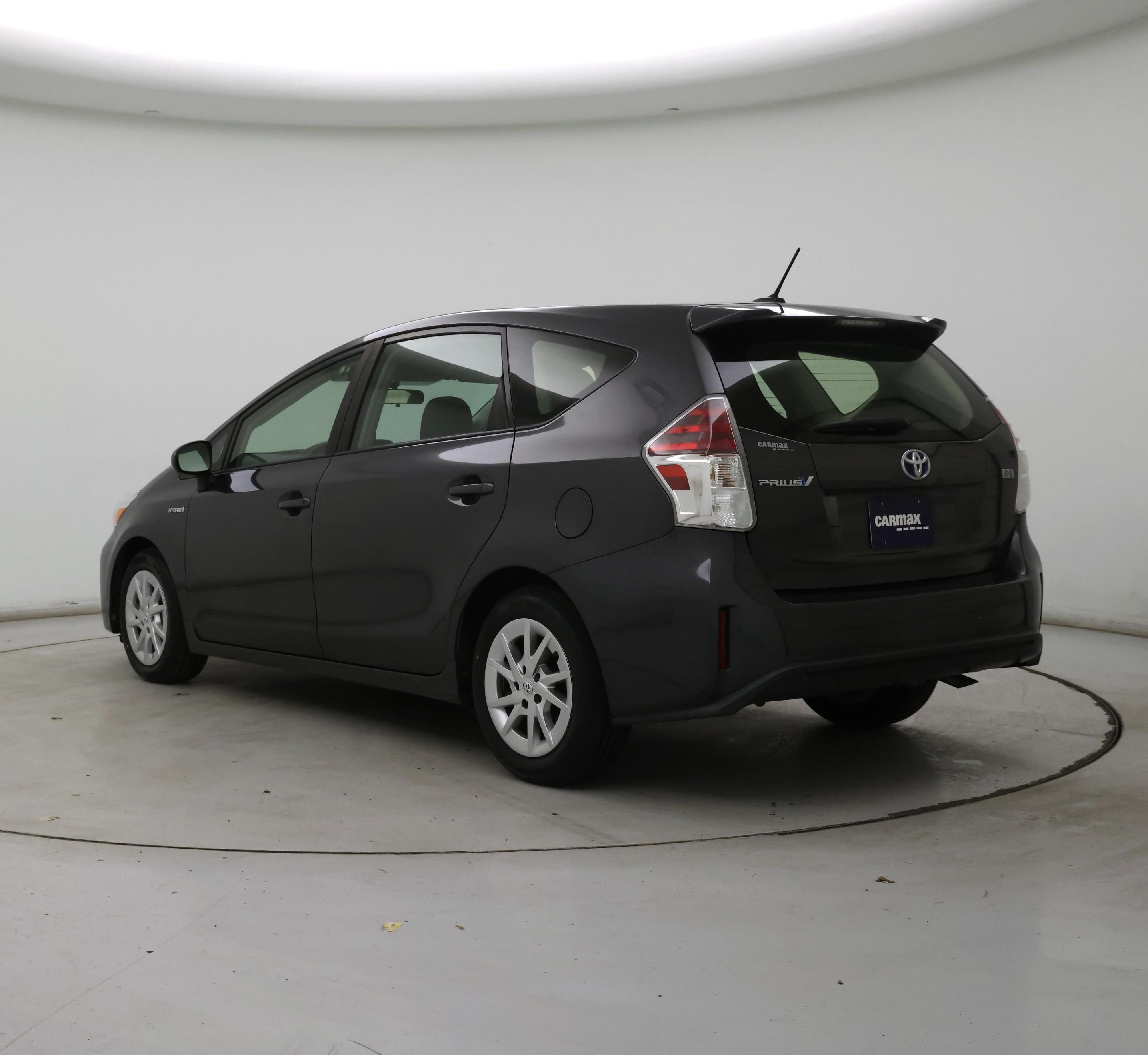 Thumbnail: 2016 Toyota Prius v - 2