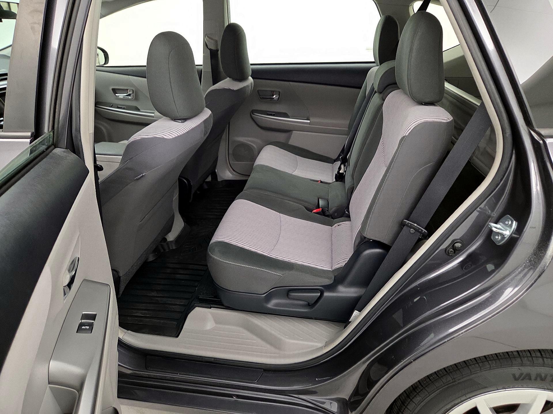 Thumbnail: 2016 Toyota Prius v - 20