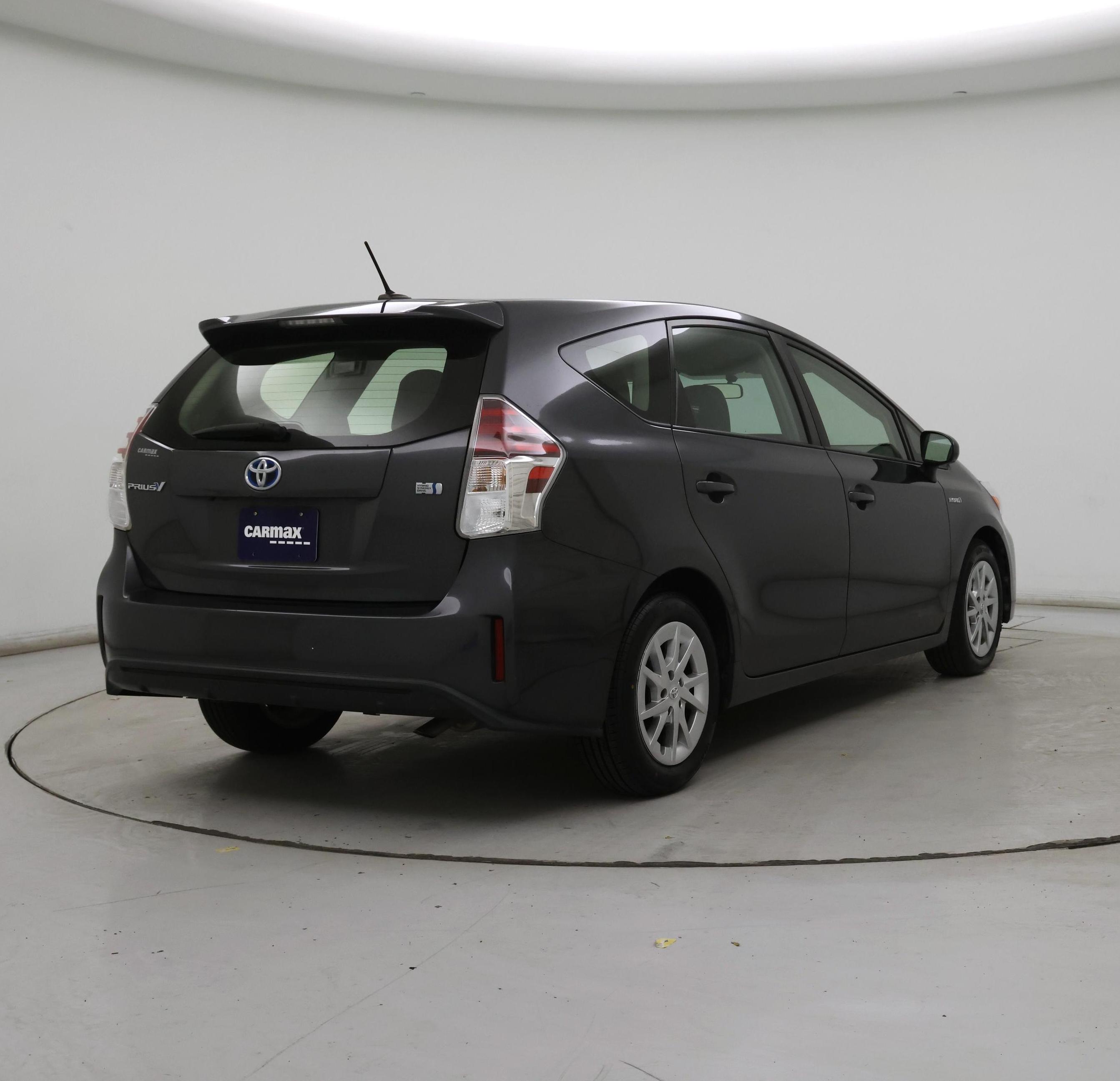 Thumbnail: 2016 Toyota Prius v - 8