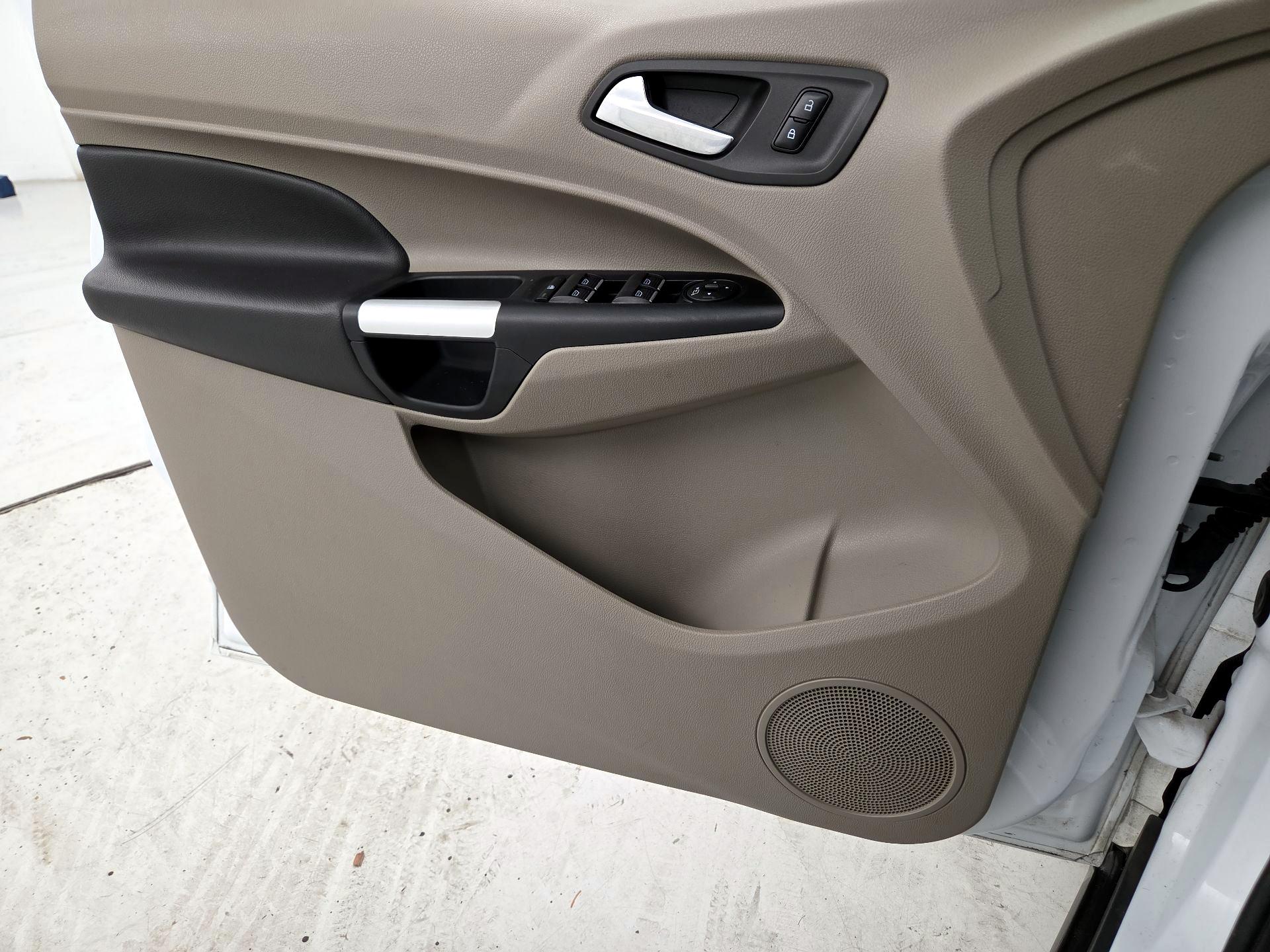 Thumbnail: 2018 Ford Transit Series - 12