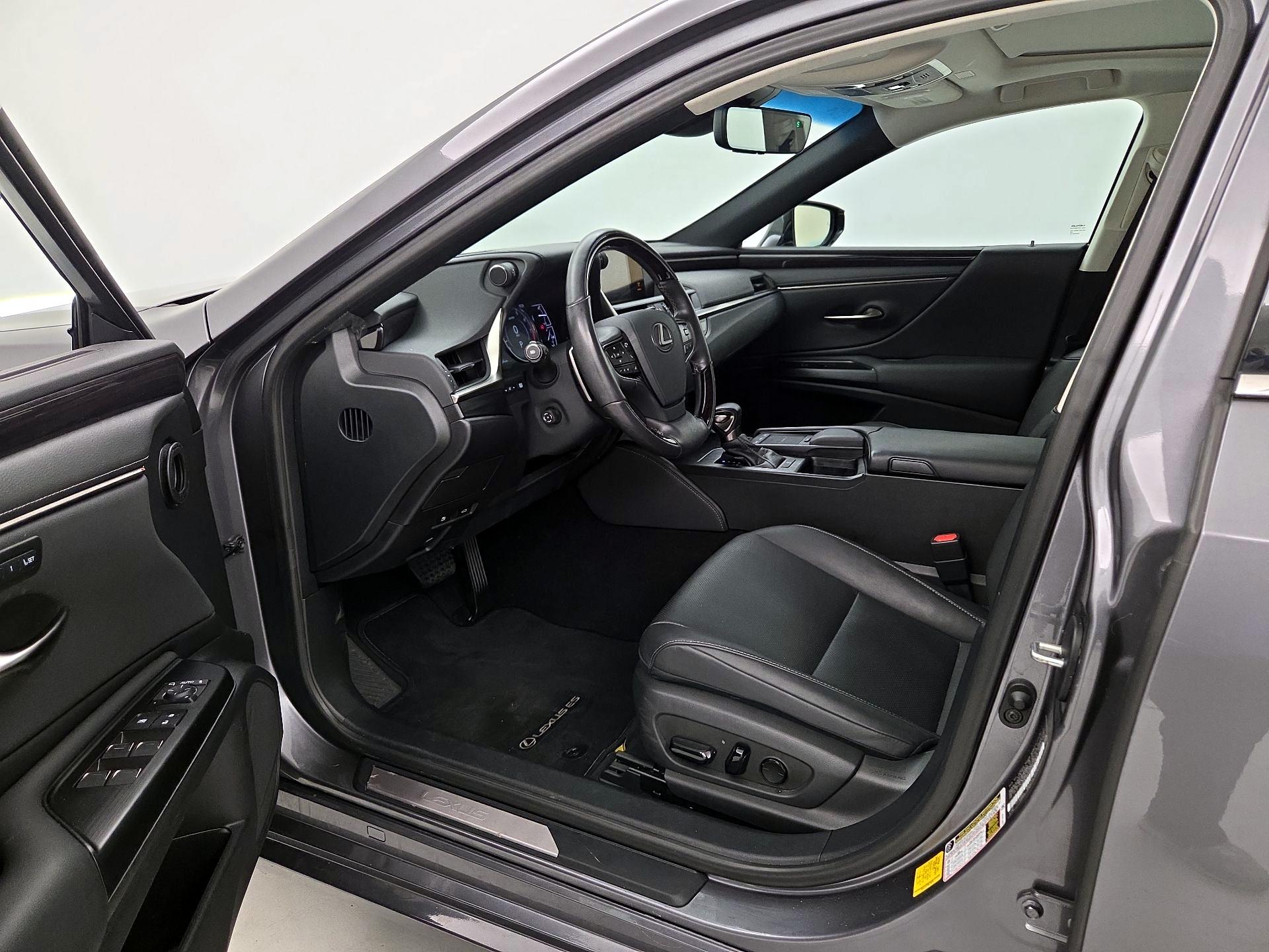 Thumbnail: 2021 Lexus ES - 11