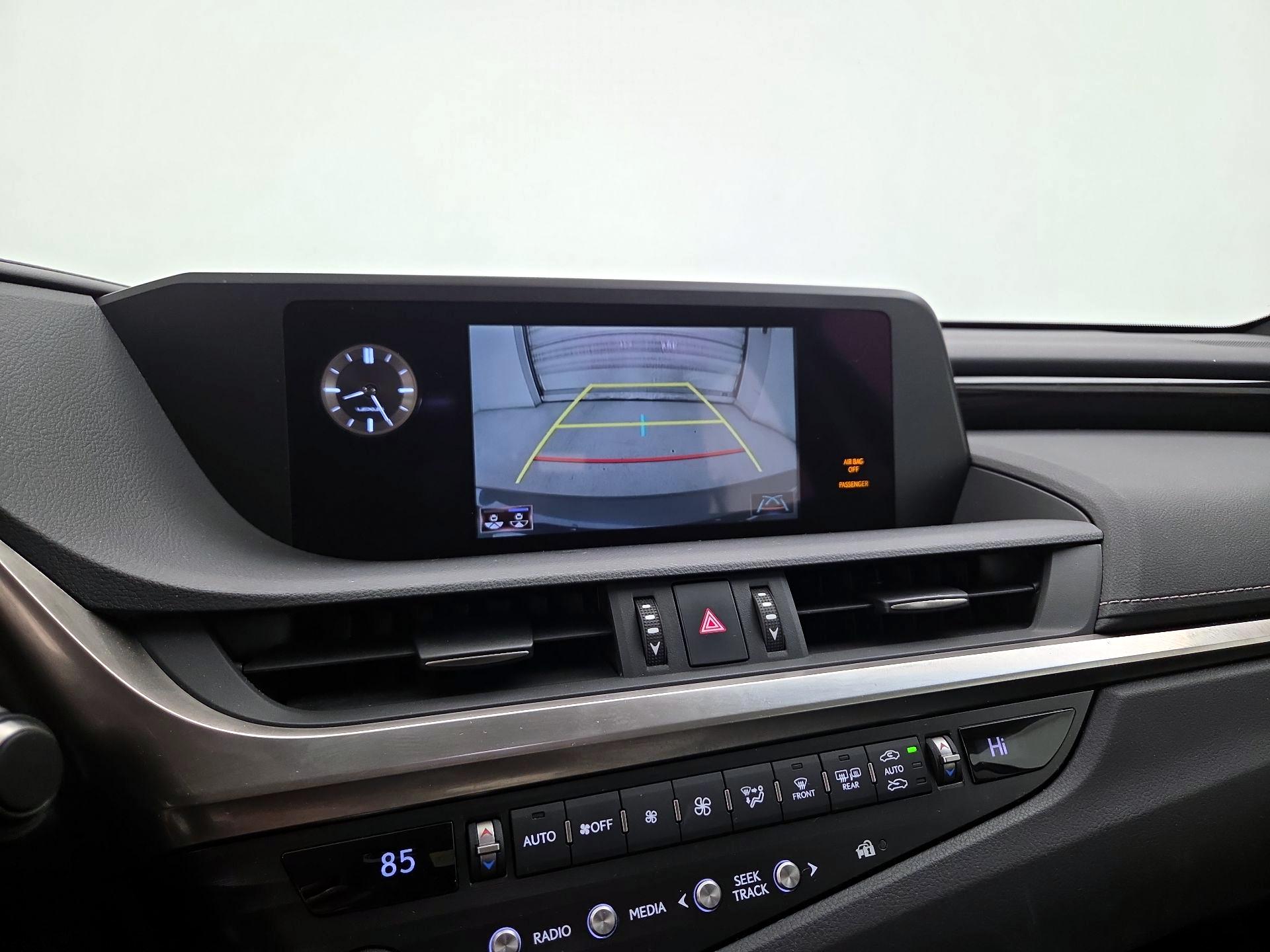 Thumbnail: 2021 Lexus ES - 14