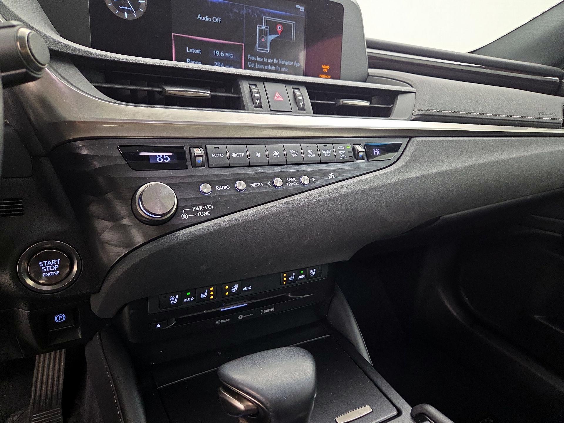 Thumbnail: 2021 Lexus ES - 16